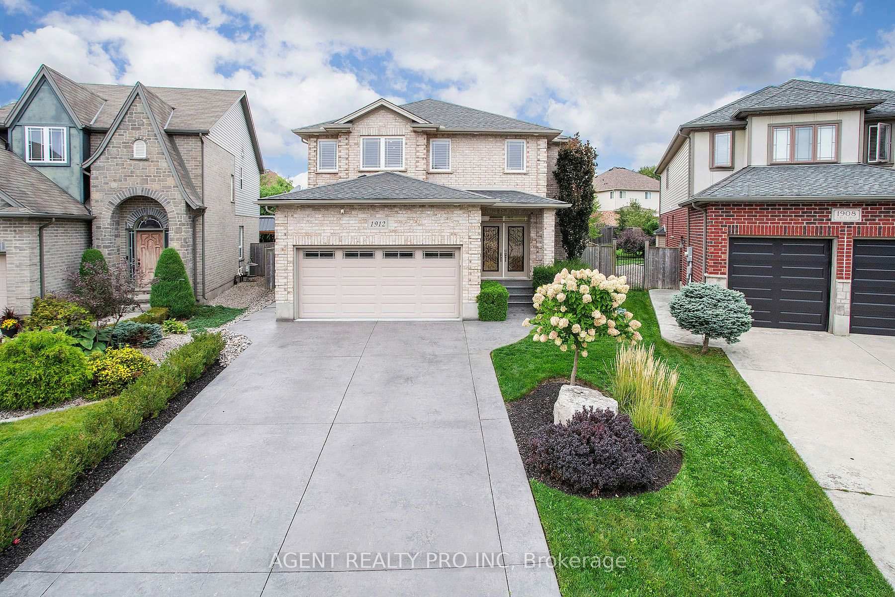 Photo 2 of 1912 Jubilee Drive, London, North E — HOMEH