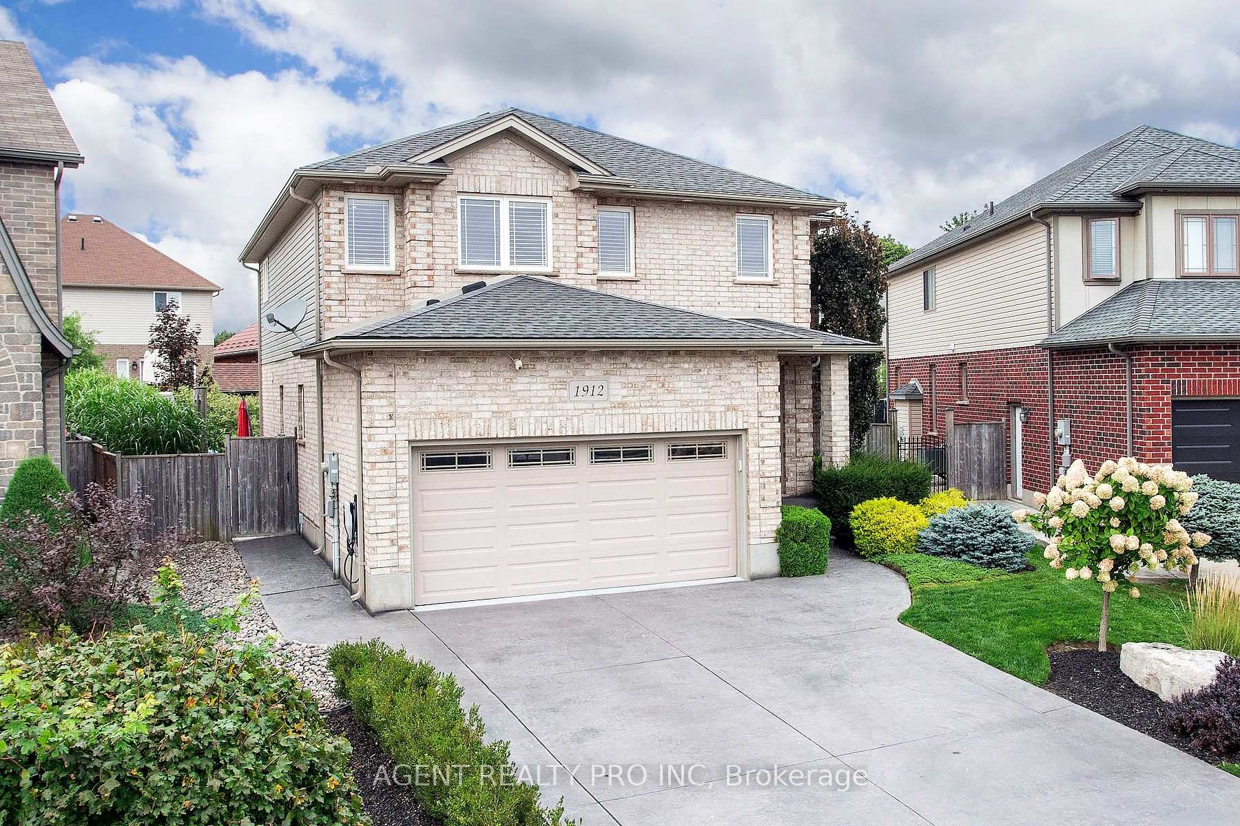 Photo 5 of 1912 Jubilee Drive, London, North E — HOMEH