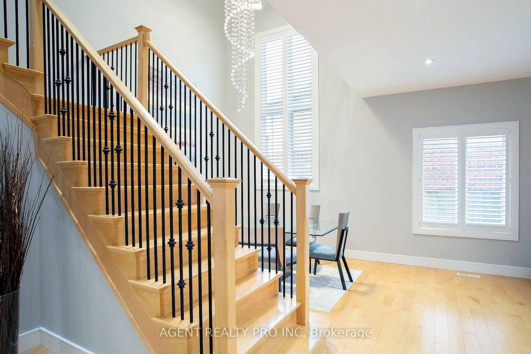 Photo 10 of 1912 Jubilee Drive, London, North E — HOMEH