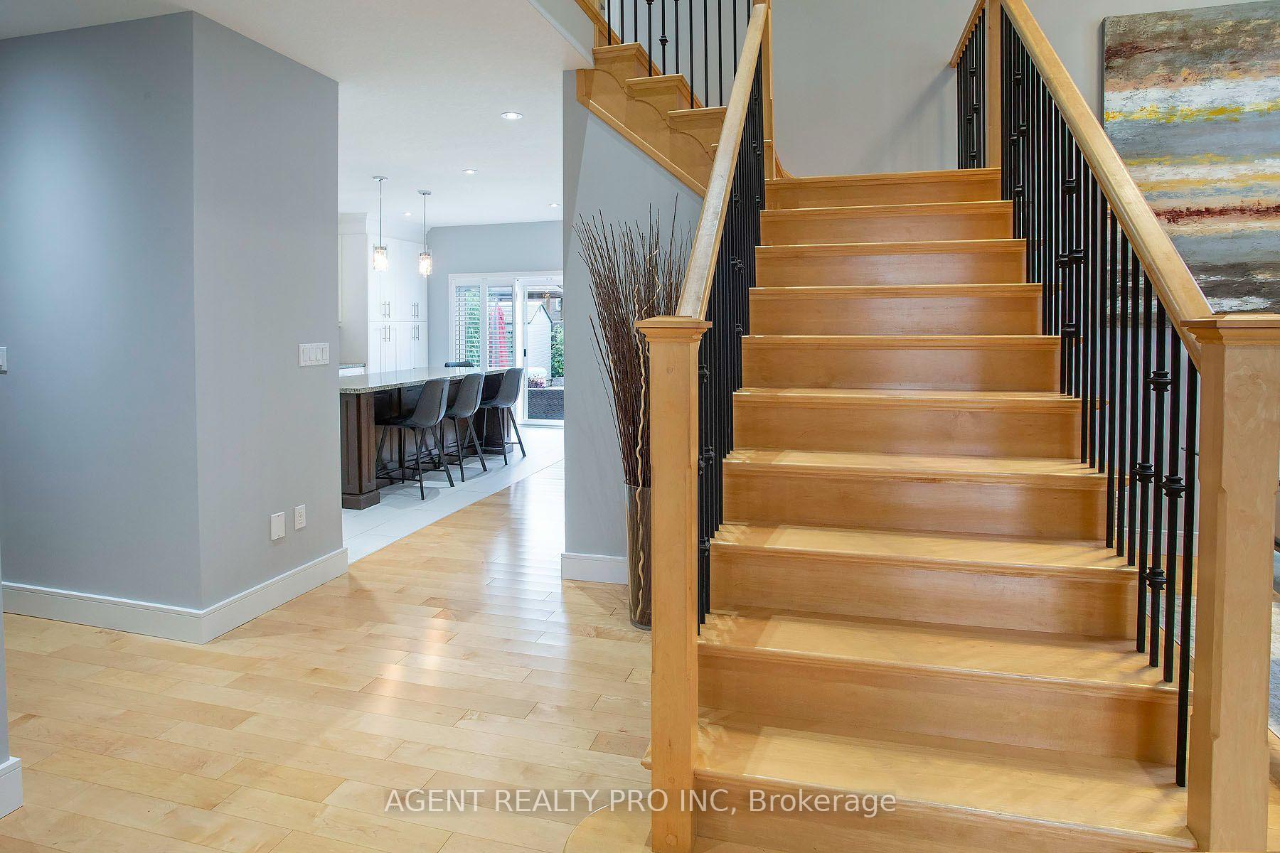 Photo 11 of 1912 Jubilee Drive, London, North E — HOMEH