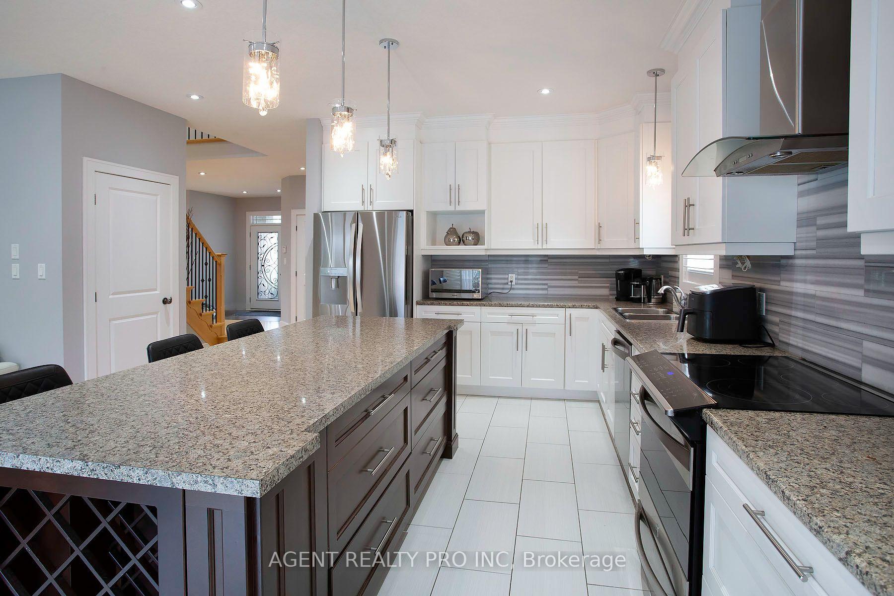 Photo 15 of 1912 Jubilee Drive, London, North E — HOMEH