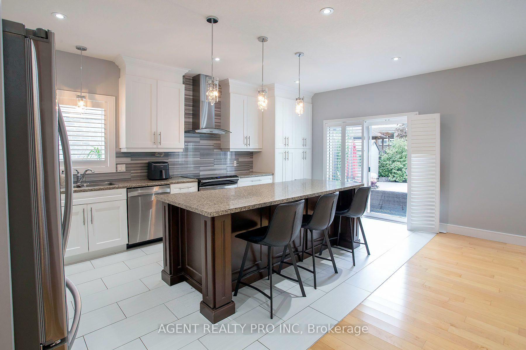 Photo 17 of 1912 Jubilee Drive, London, North E — HOMEH