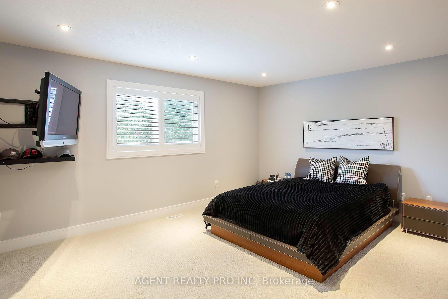 Photo 29 of 1912 Jubilee Drive, London, North E — HOMEH