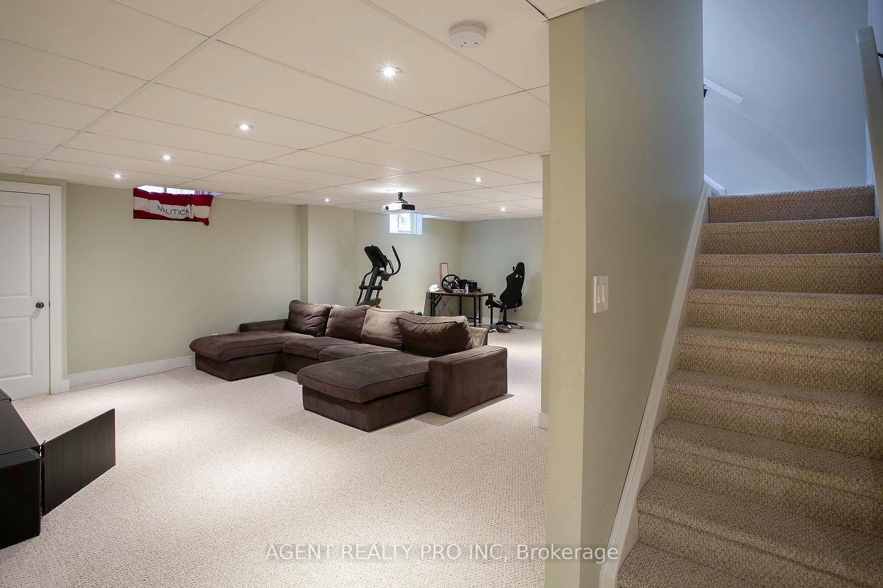 Photo 38 of 1912 Jubilee Drive, London, North E — HOMEH