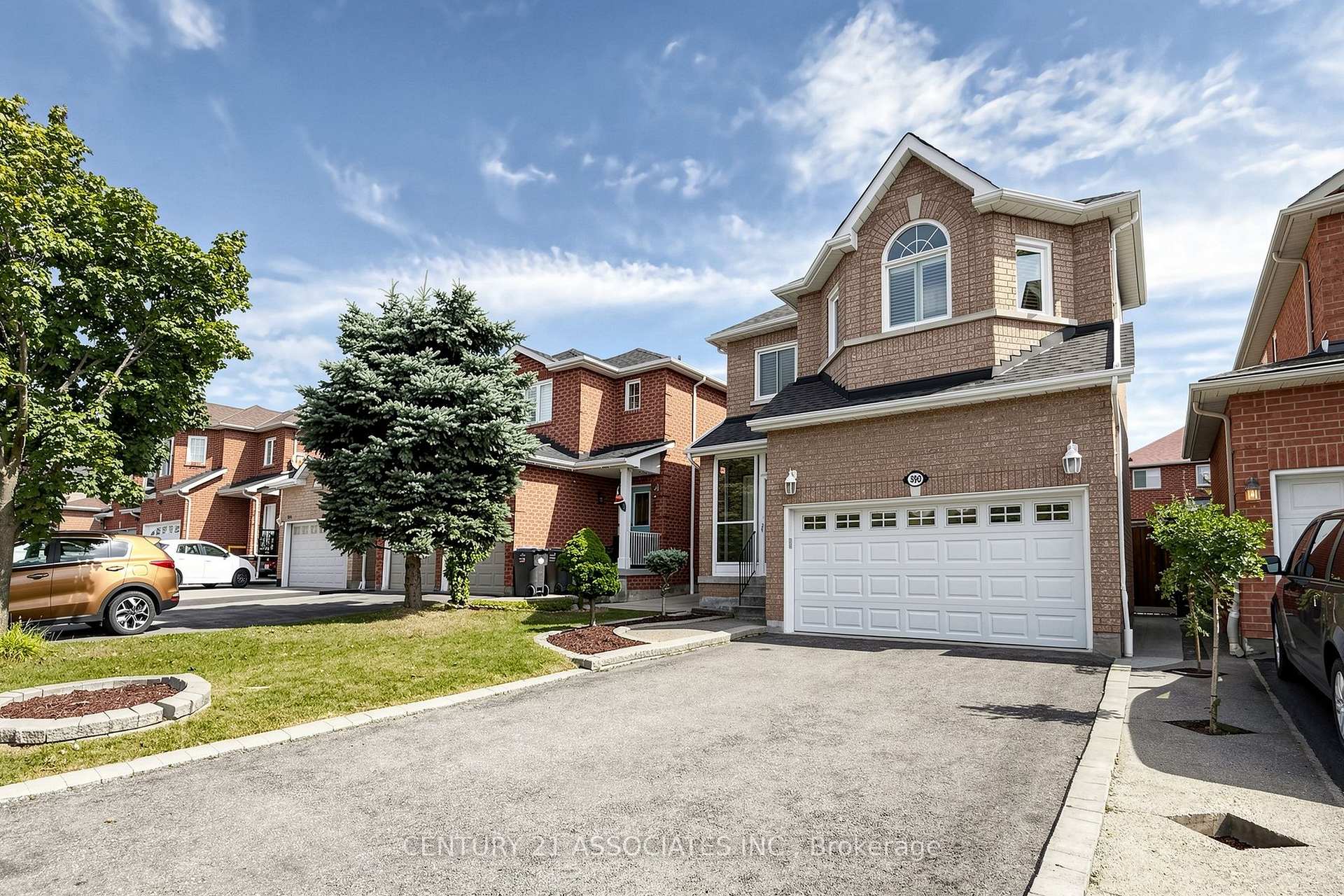 Photo 4 of 890 Blyleven Boulevard, Mississauga, East Credit — HOMEH