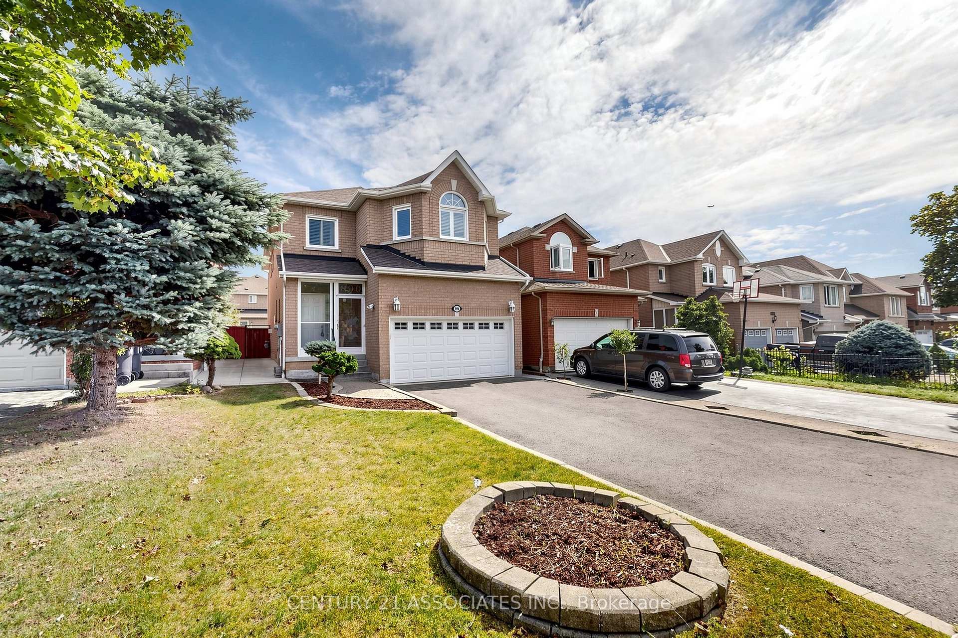 Photo 7 of 890 Blyleven Boulevard, Mississauga, East Credit — HOMEH