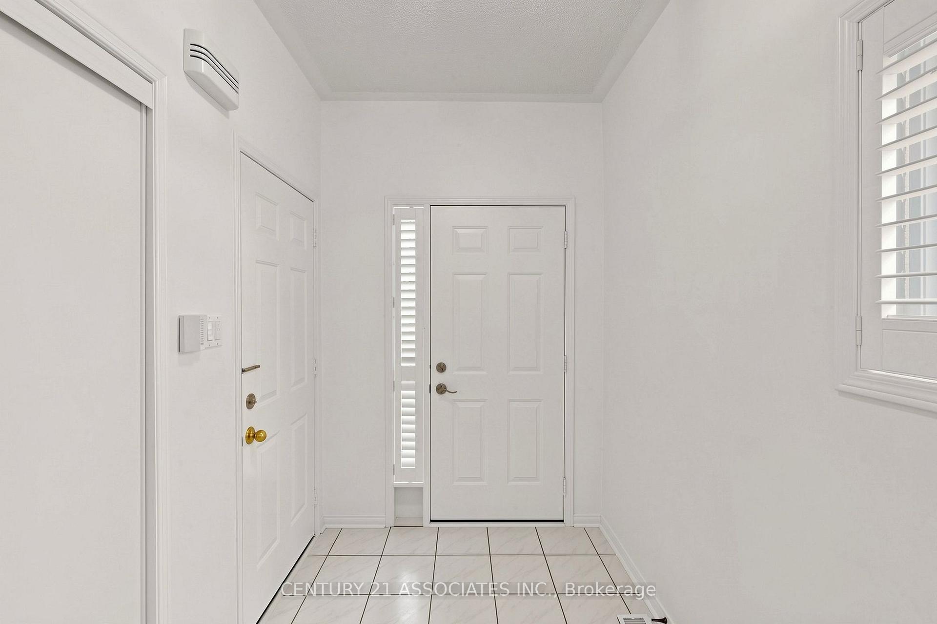 Photo 8 of 890 Blyleven Boulevard, Mississauga, East Credit — HOMEH