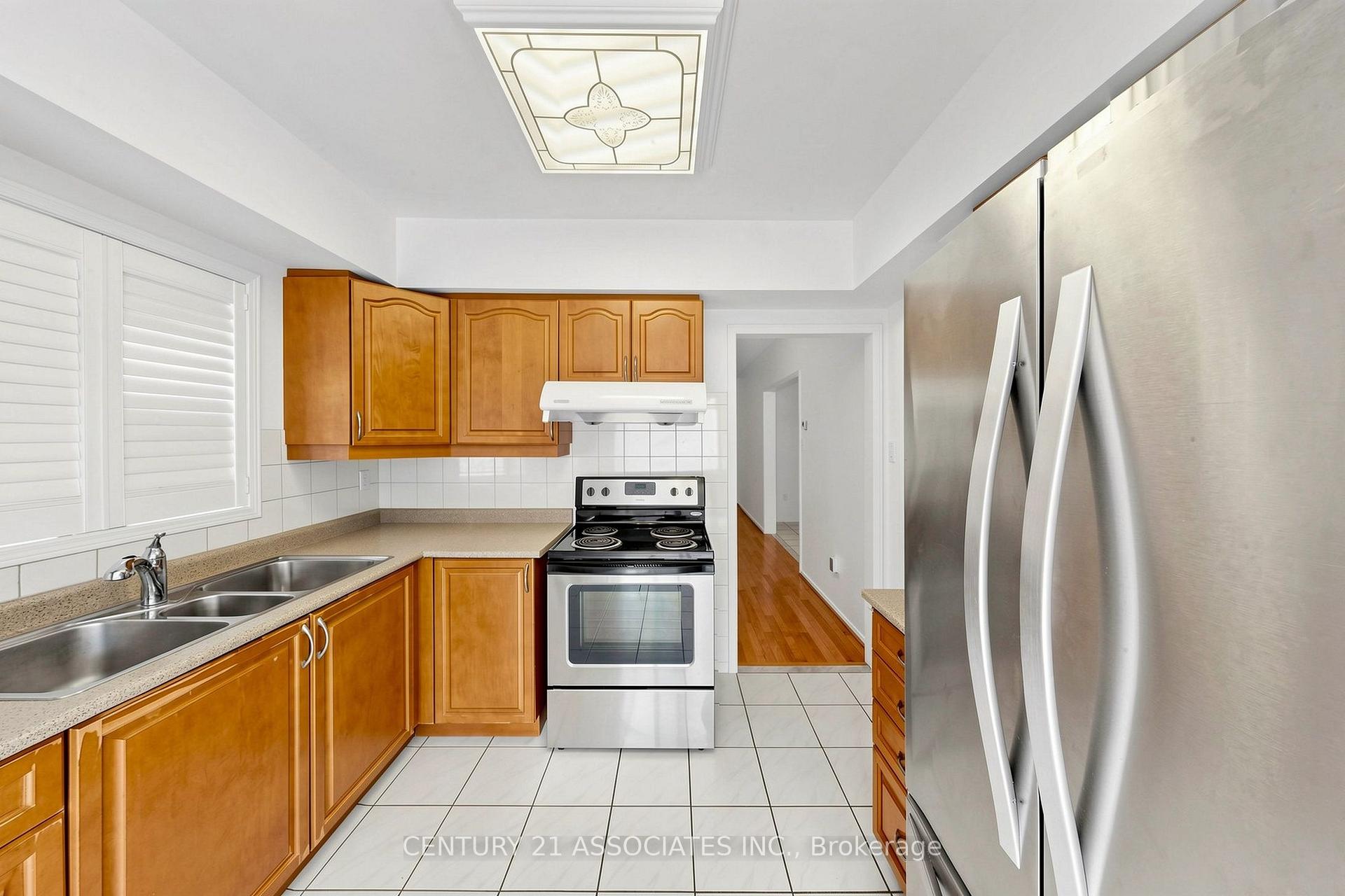 Photo 18 of 890 Blyleven Boulevard, Mississauga, East Credit — HOMEH