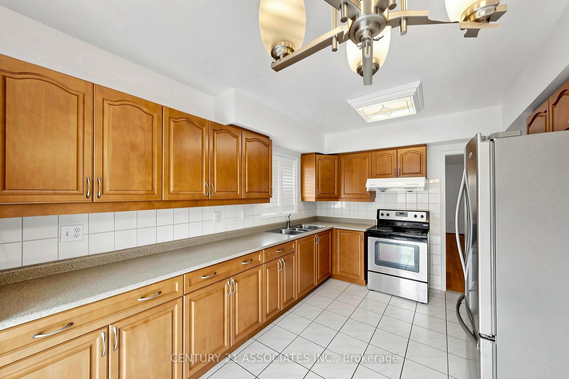 Photo 17 of 890 Blyleven Boulevard, Mississauga, East Credit — HOMEH