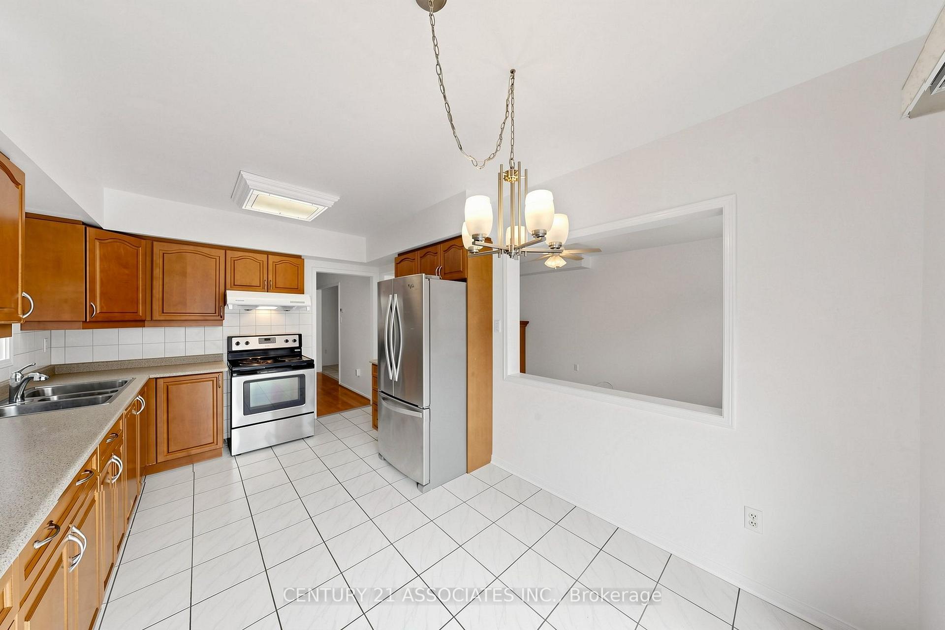 Photo 21 of 890 Blyleven Boulevard, Mississauga, East Credit — HOMEH