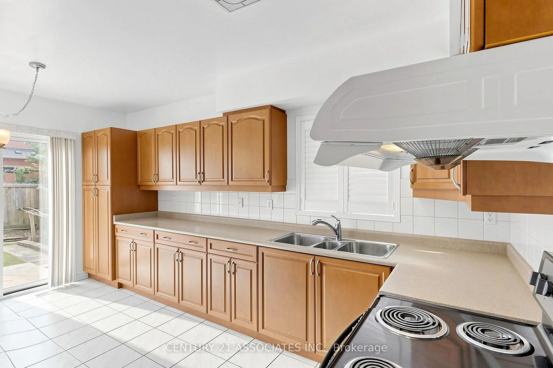Photo 19 of 890 Blyleven Boulevard, Mississauga, East Credit — HOMEH