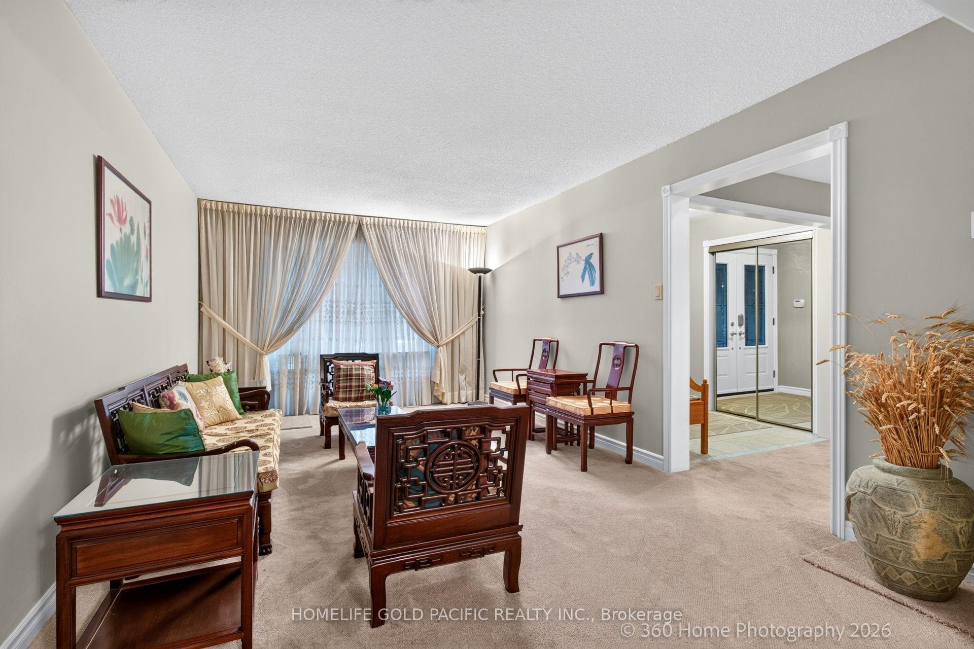 Photo 10 of 48 Captain Francis Drive, Markham, Buttonville — HOMEH
