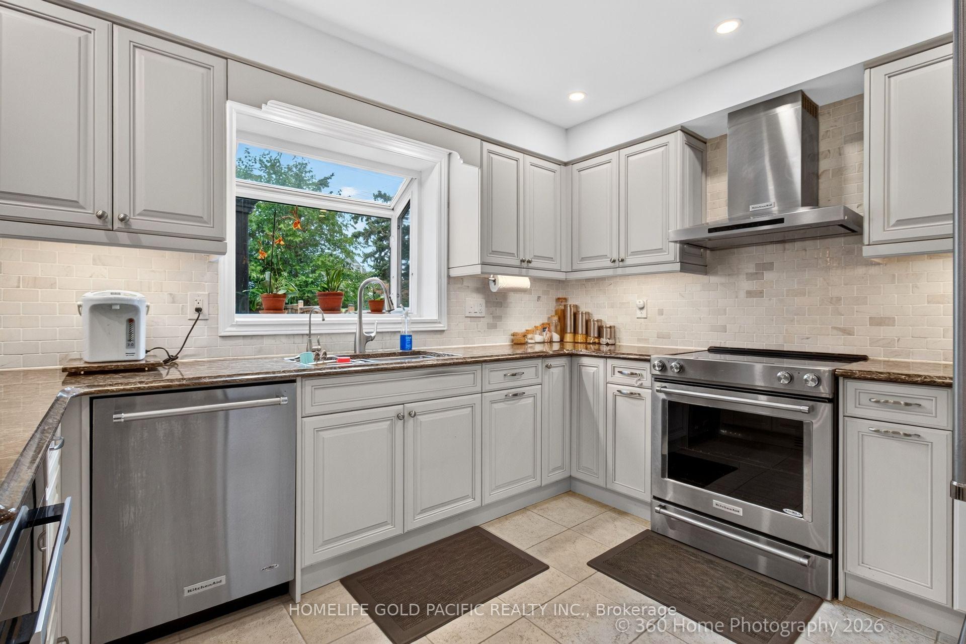 Photo 17 of 48 Captain Francis Drive, Markham, Buttonville — HOMEH
