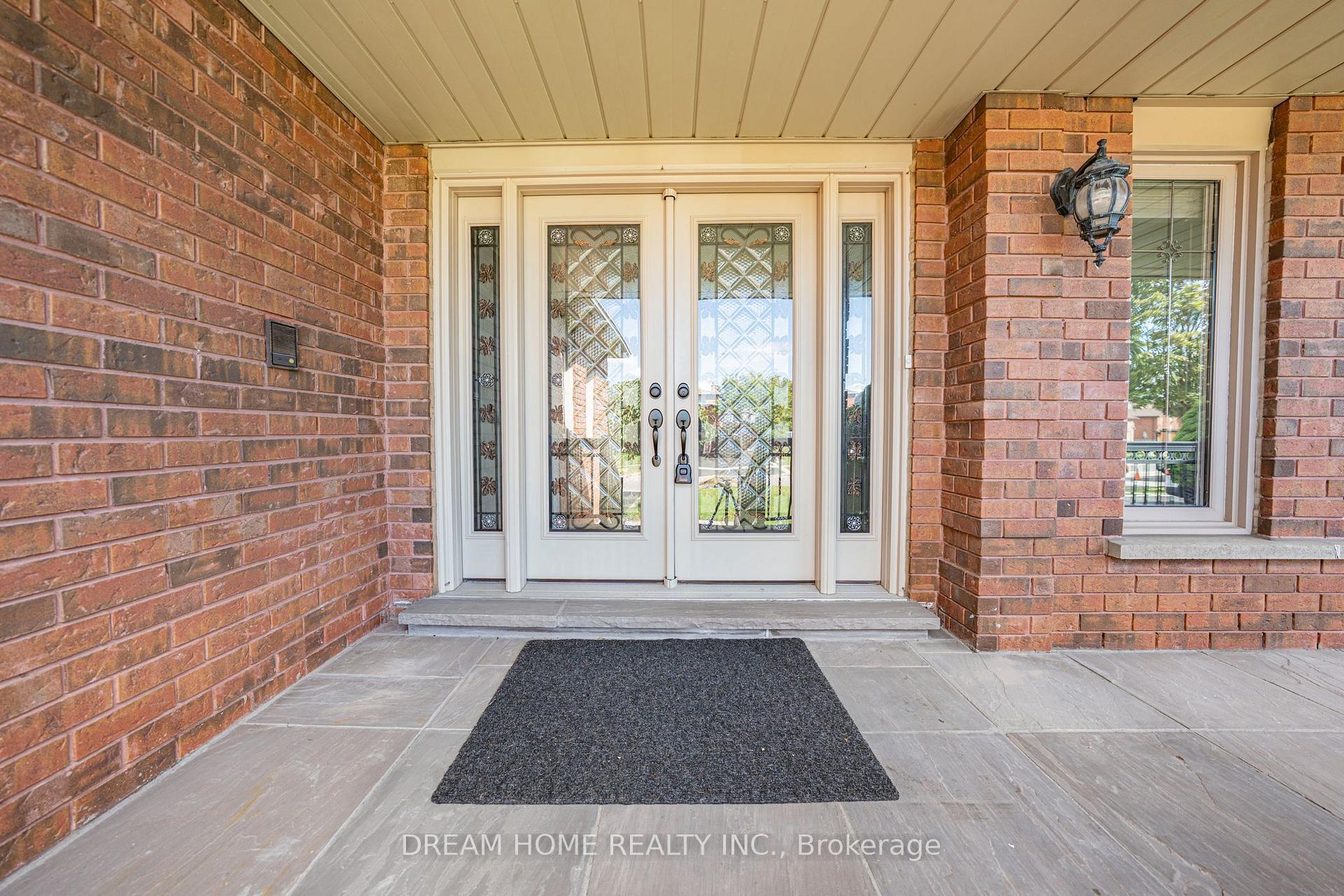 Photo 4 of 509 Forest Drive, Vaughan, West Woodbridge — HOMEH