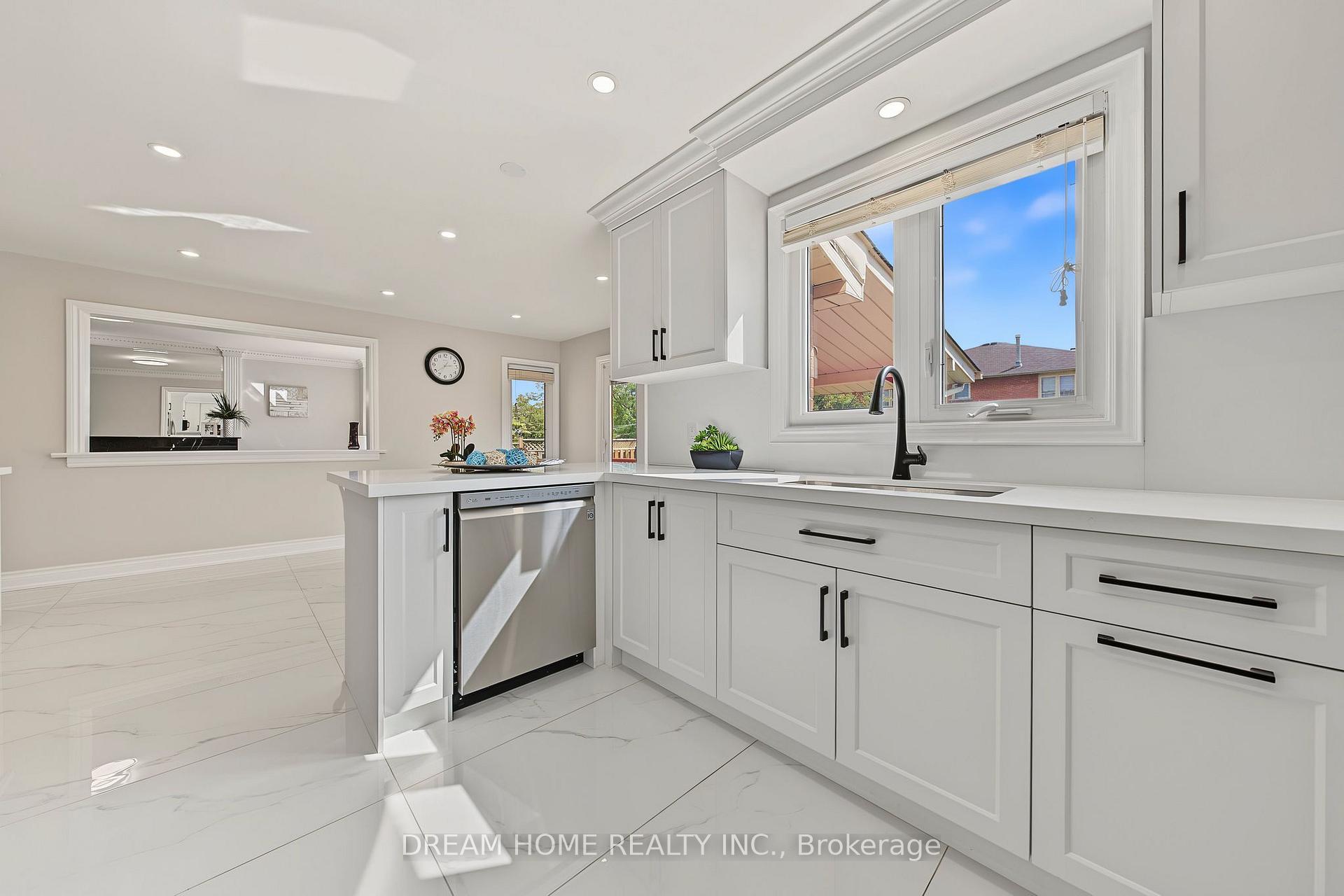 Photo 14 of 509 Forest Drive, Vaughan, West Woodbridge — HOMEH