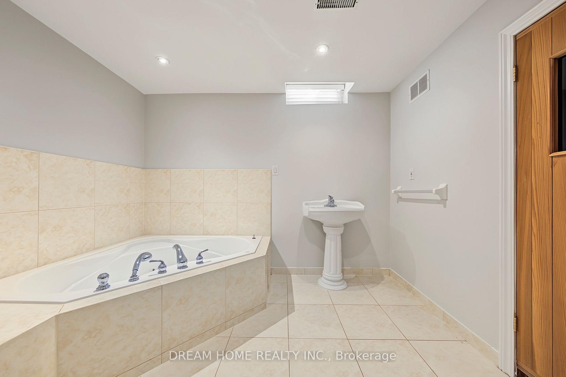 Photo 37 of 509 Forest Drive, Vaughan, West Woodbridge — HOMEH