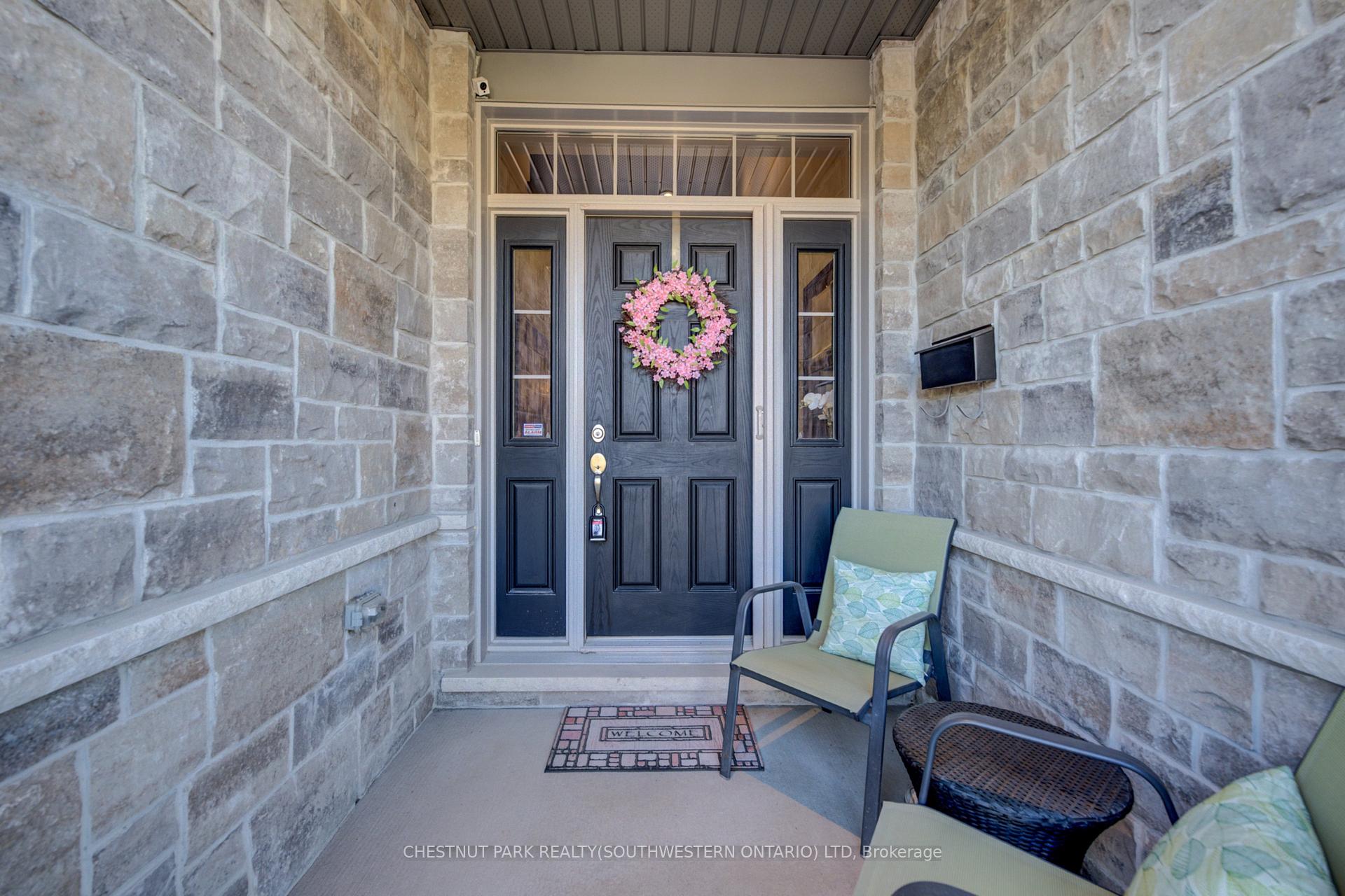 Photo 4 of Unit 10, 435 Winchester Drive, Waterloo, Beechwood West — HOMEH