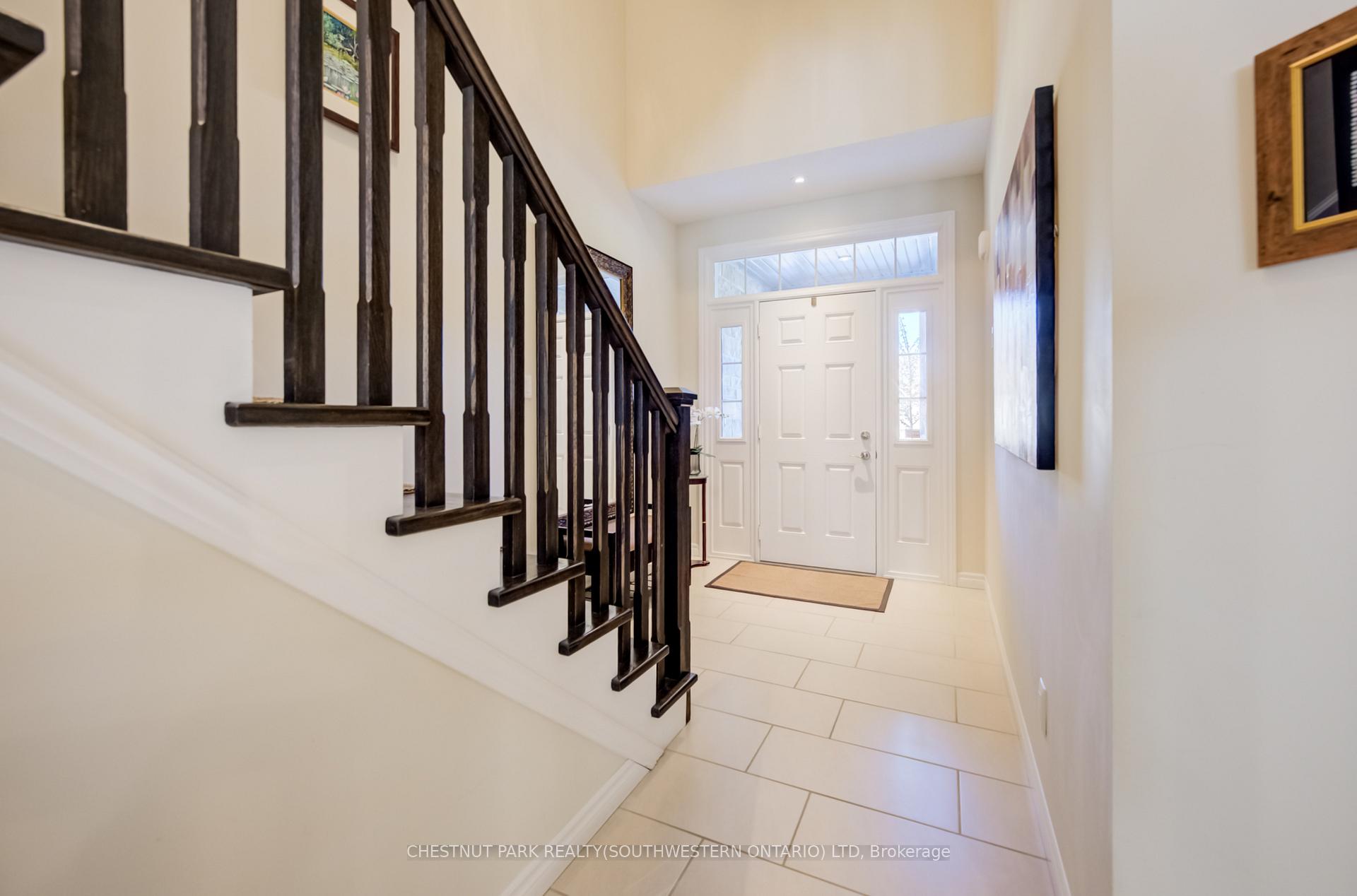 Photo 5 of Unit 10, 435 Winchester Drive, Waterloo, Beechwood West — HOMEH