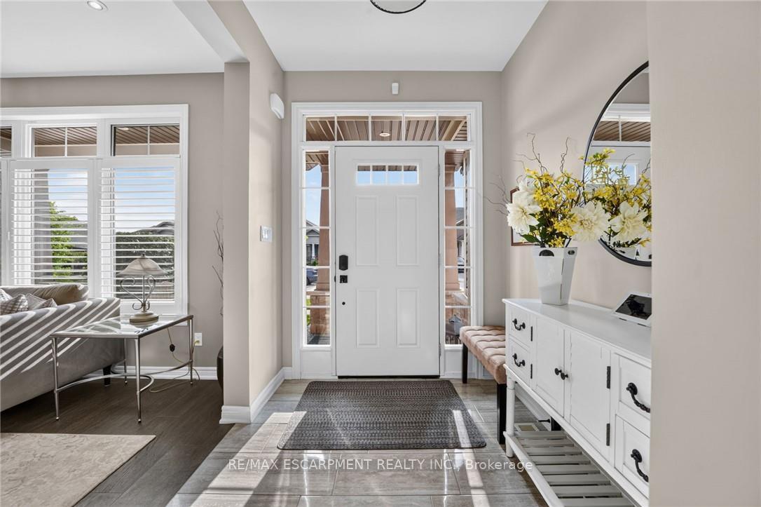 Photo 4 of 62 Forestview Court, West Lincoln, Smithville — HOMEH