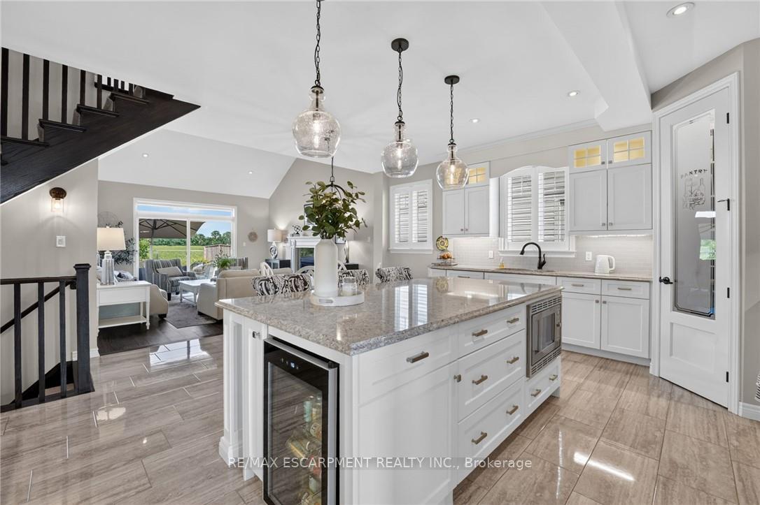 Photo 8 of 62 Forestview Court, West Lincoln, Smithville — HOMEH