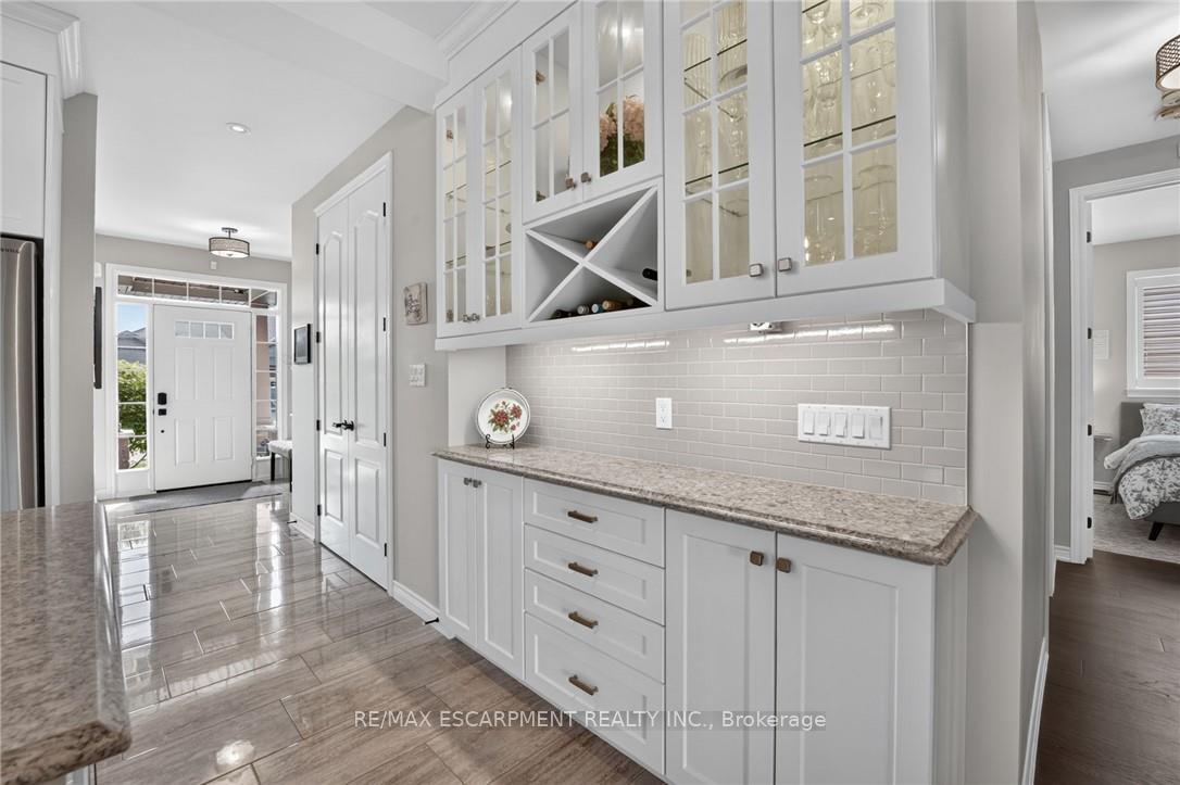 Photo 11 of 62 Forestview Court, West Lincoln, Smithville — HOMEH