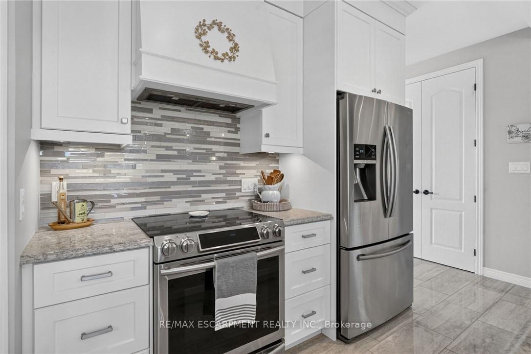 Photo 12 of 62 Forestview Court, West Lincoln, Smithville — HOMEH