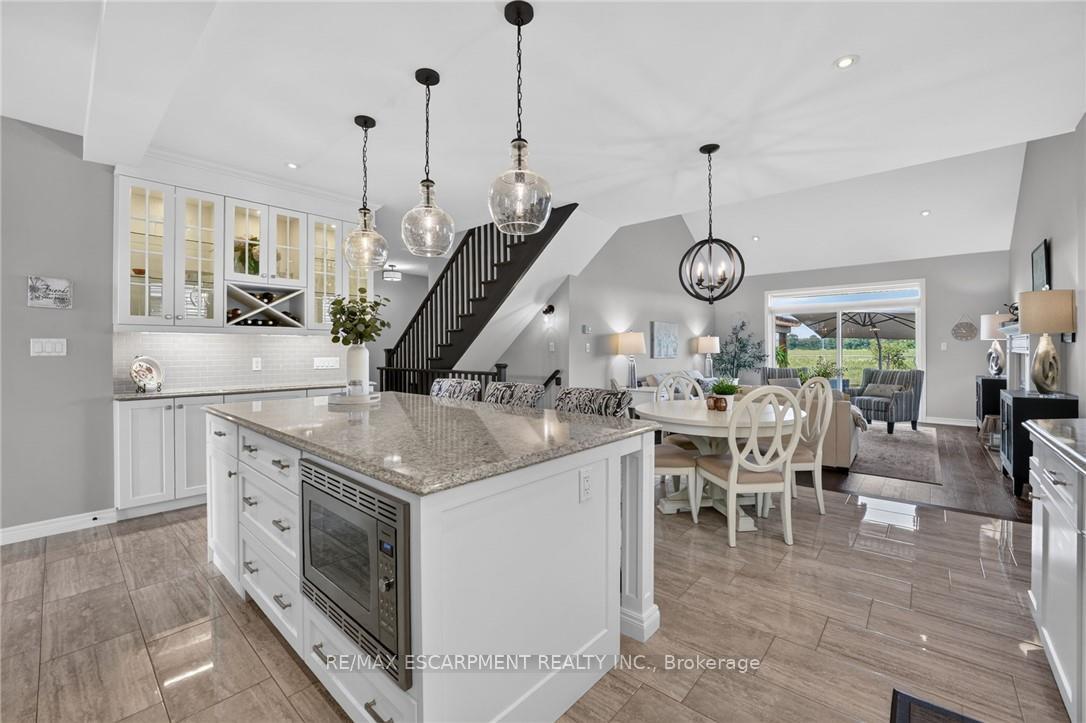 Photo 13 of 62 Forestview Court, West Lincoln, Smithville — HOMEH