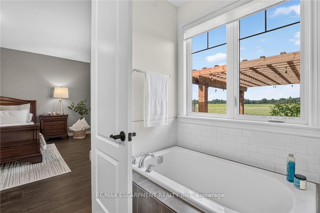 Photo 23 of 62 Forestview Court, West Lincoln, Smithville — HOMEH