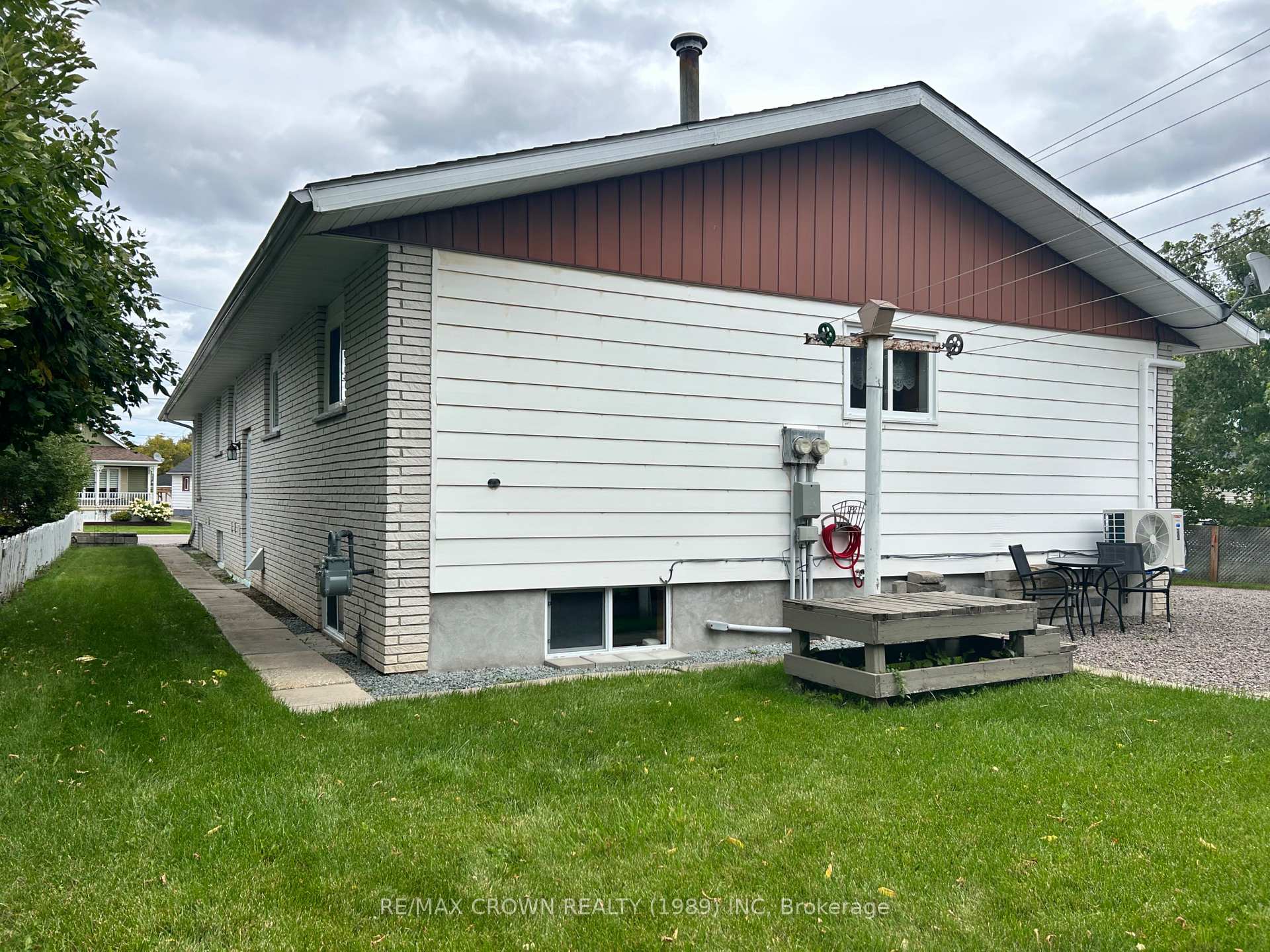 Photo 9 of 85 Byng Avenue E, Kapuskasing — HOMEH