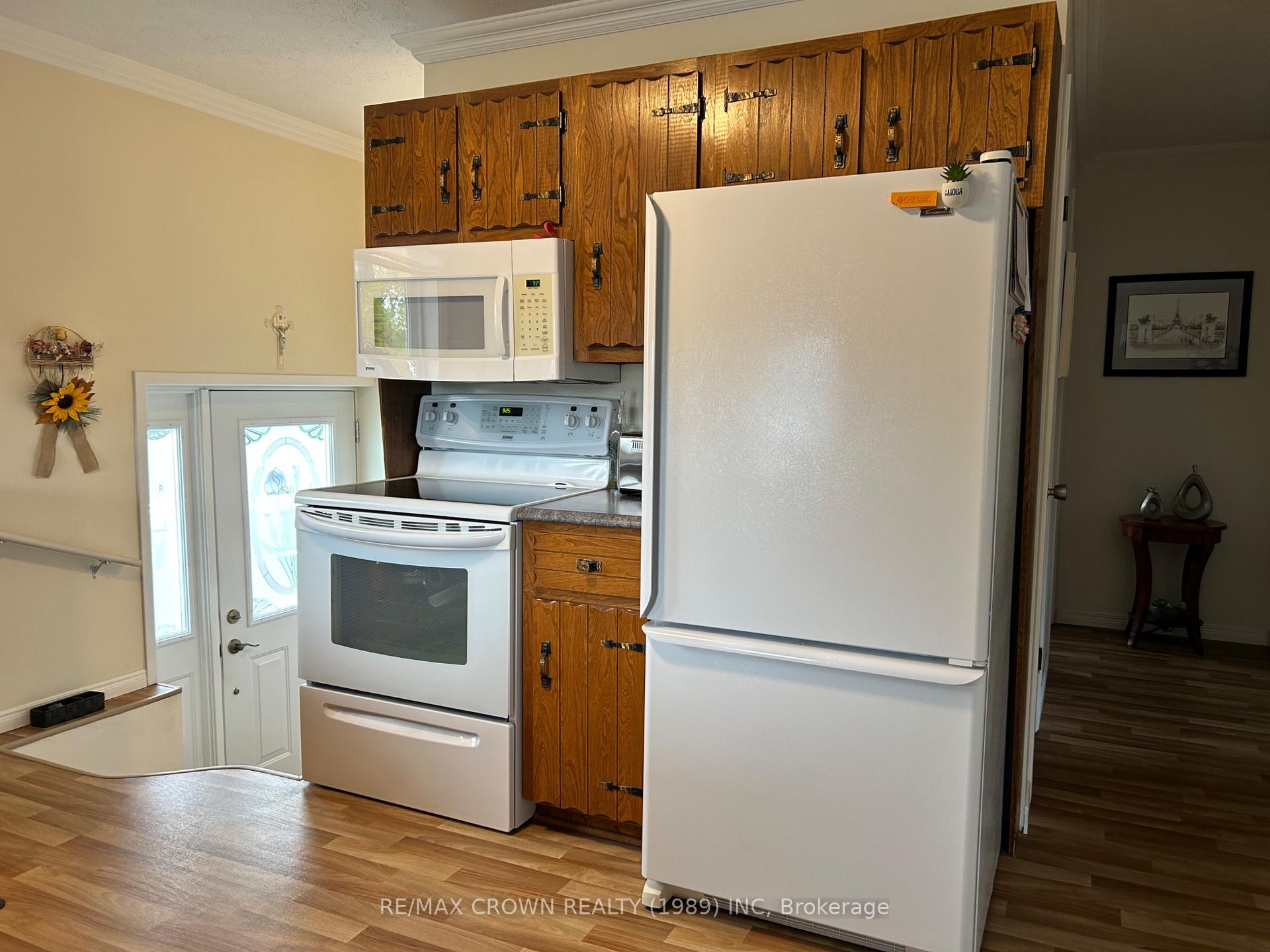 Photo 10 of 85 Byng Avenue E, Kapuskasing — HOMEH