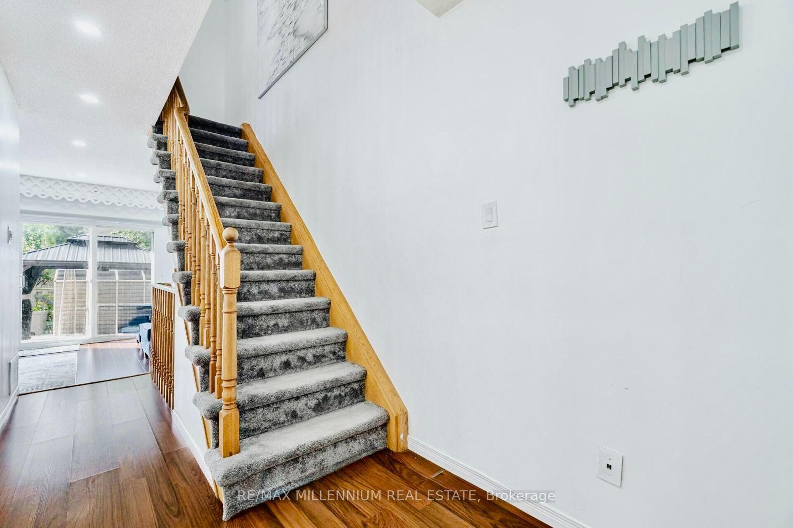 Photo 11 of 6 Sproule Drive, Brampton, Downtown Brampton — HOMEH