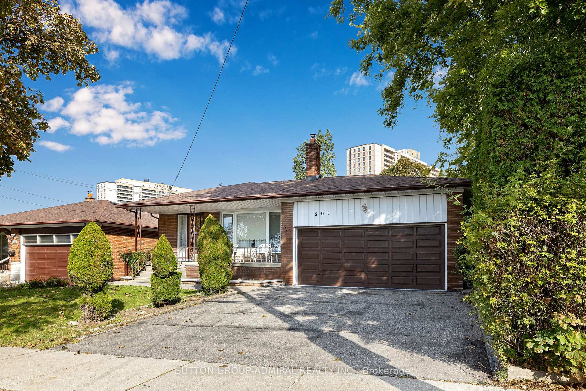 Photo 2 of 201 Derrydown Road, North York, York University Heights — HOMEH