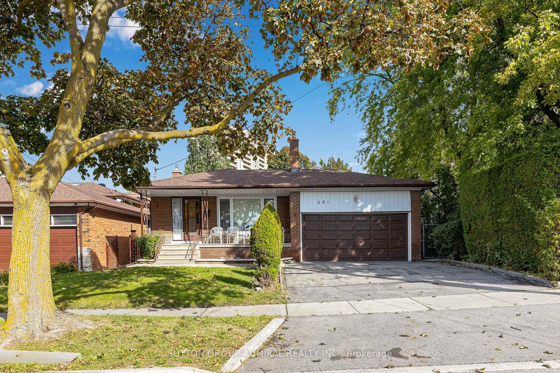 Photo 3 of 201 Derrydown Road, North York, York University Heights — HOMEH