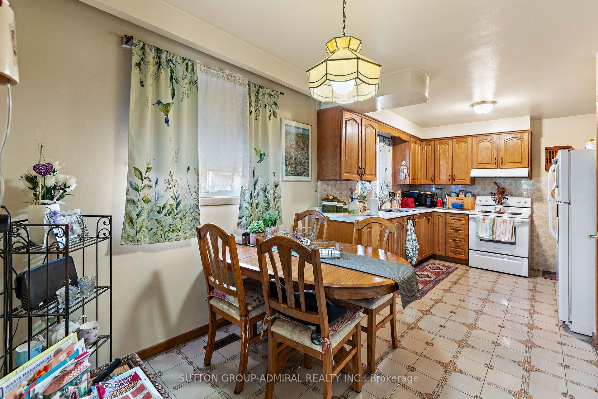 Photo 13 of 201 Derrydown Road, North York, York University Heights — HOMEH