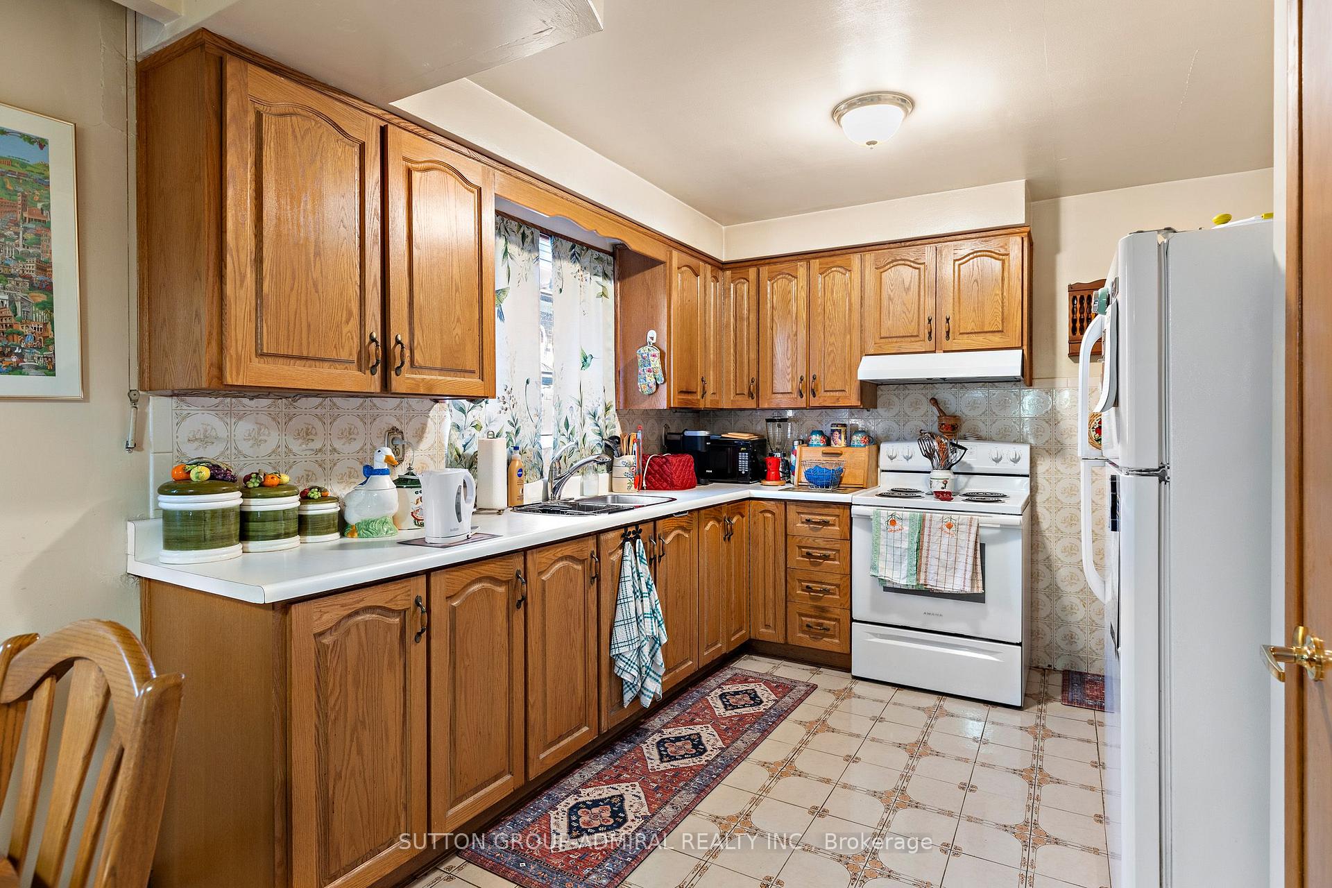 Photo 16 of 201 Derrydown Road, North York, York University Heights — HOMEH