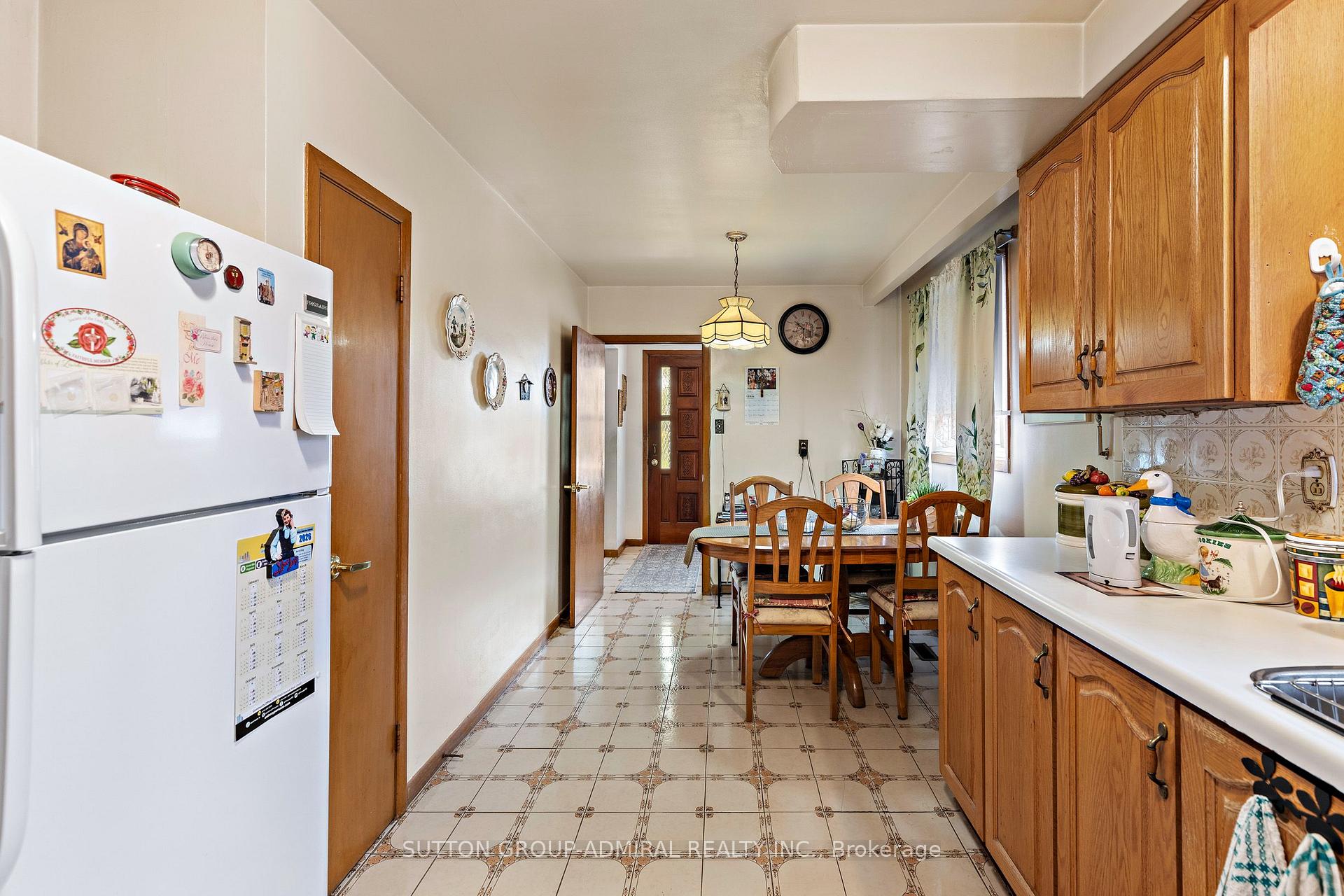 Photo 17 of 201 Derrydown Road, North York, York University Heights — HOMEH