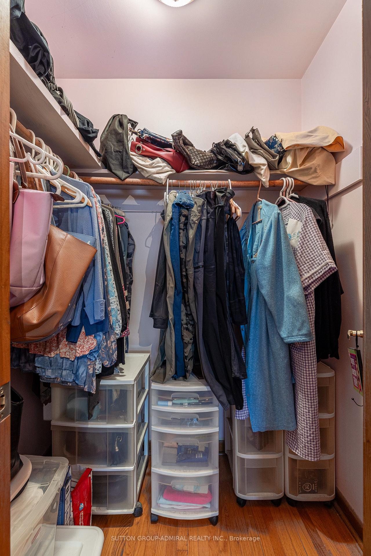 Photo 21 of 201 Derrydown Road, North York, York University Heights — HOMEH