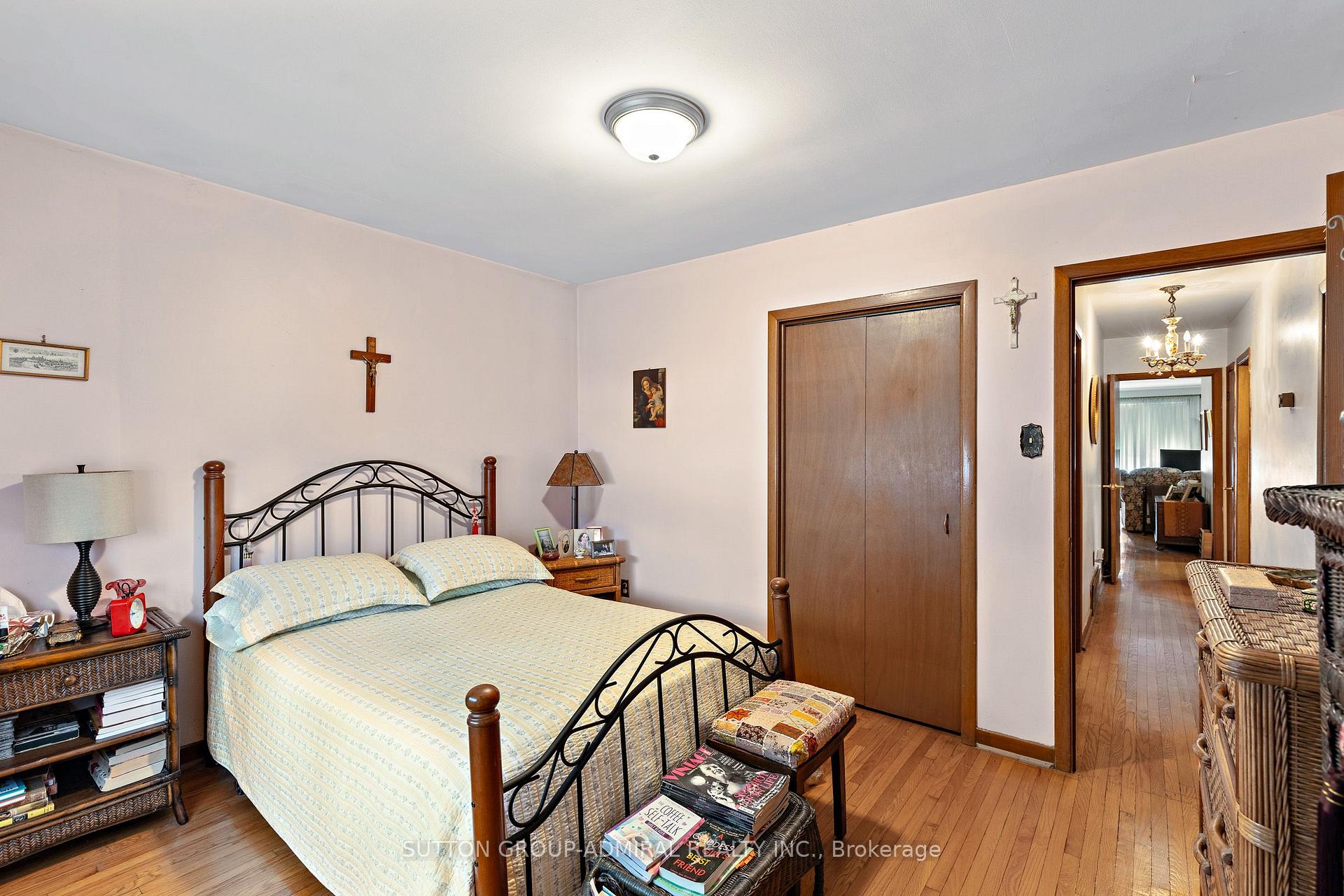 Photo 23 of 201 Derrydown Road, North York, York University Heights — HOMEH