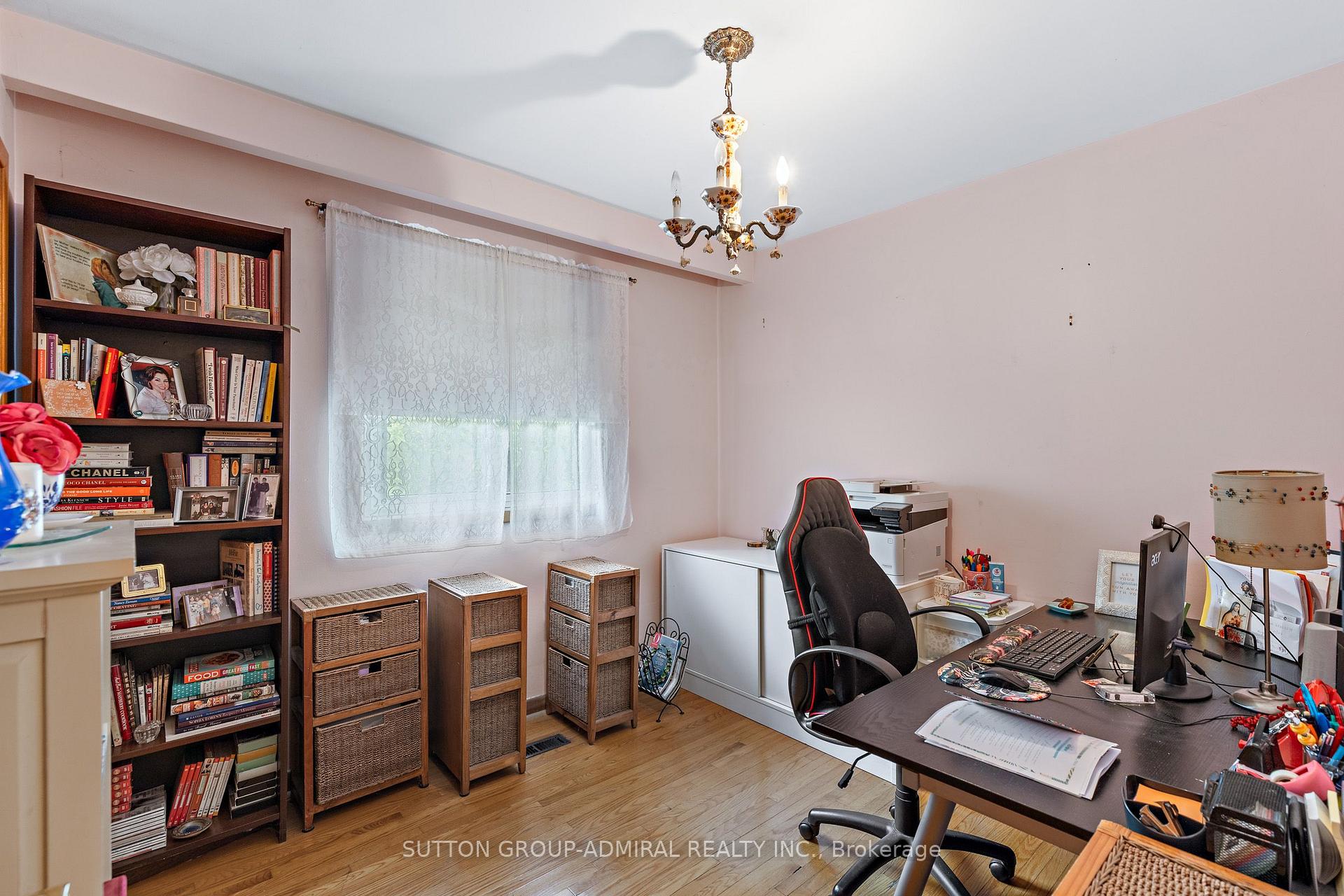 Photo 24 of 201 Derrydown Road, North York, York University Heights — HOMEH