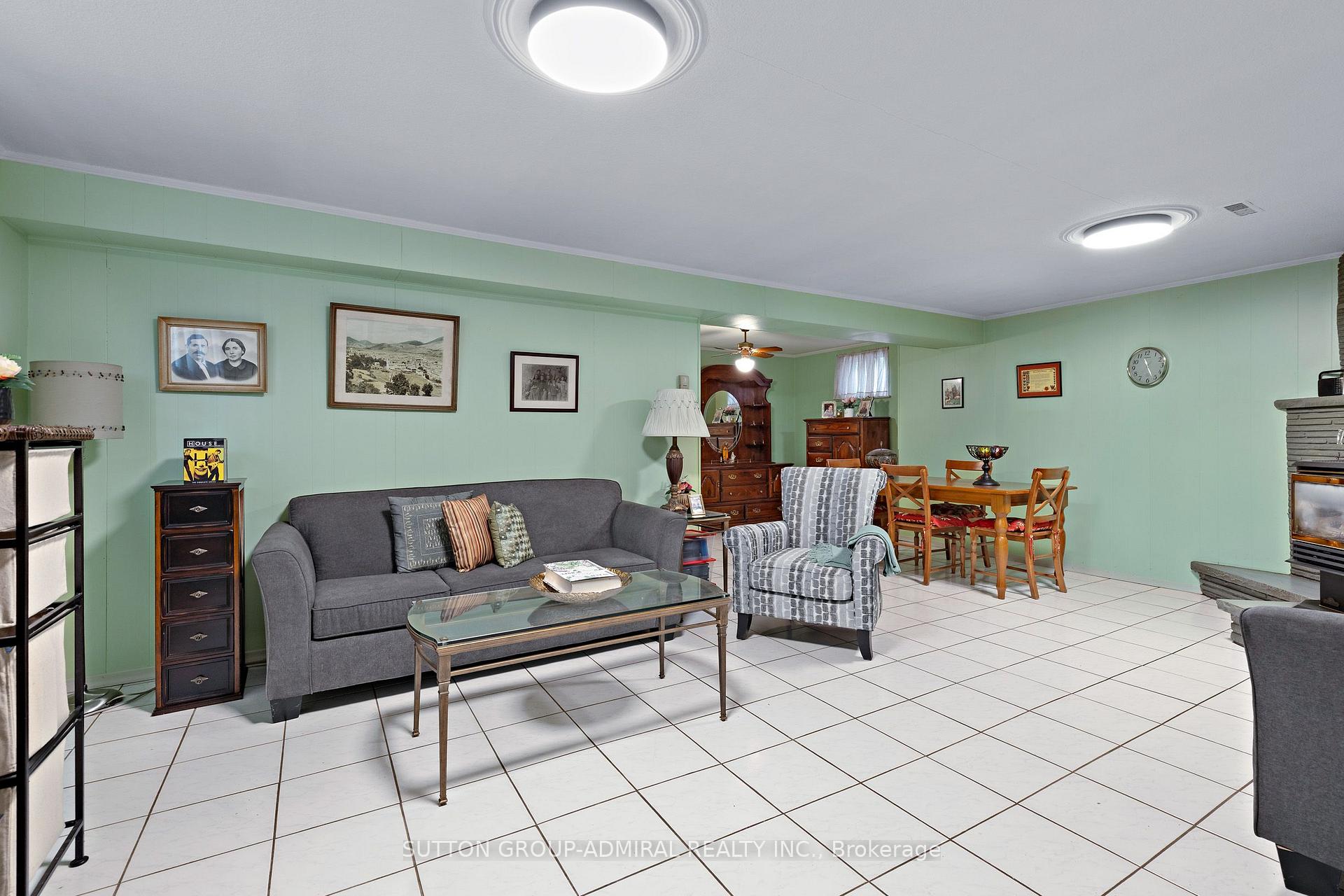 Photo 32 of 201 Derrydown Road, North York, York University Heights — HOMEH