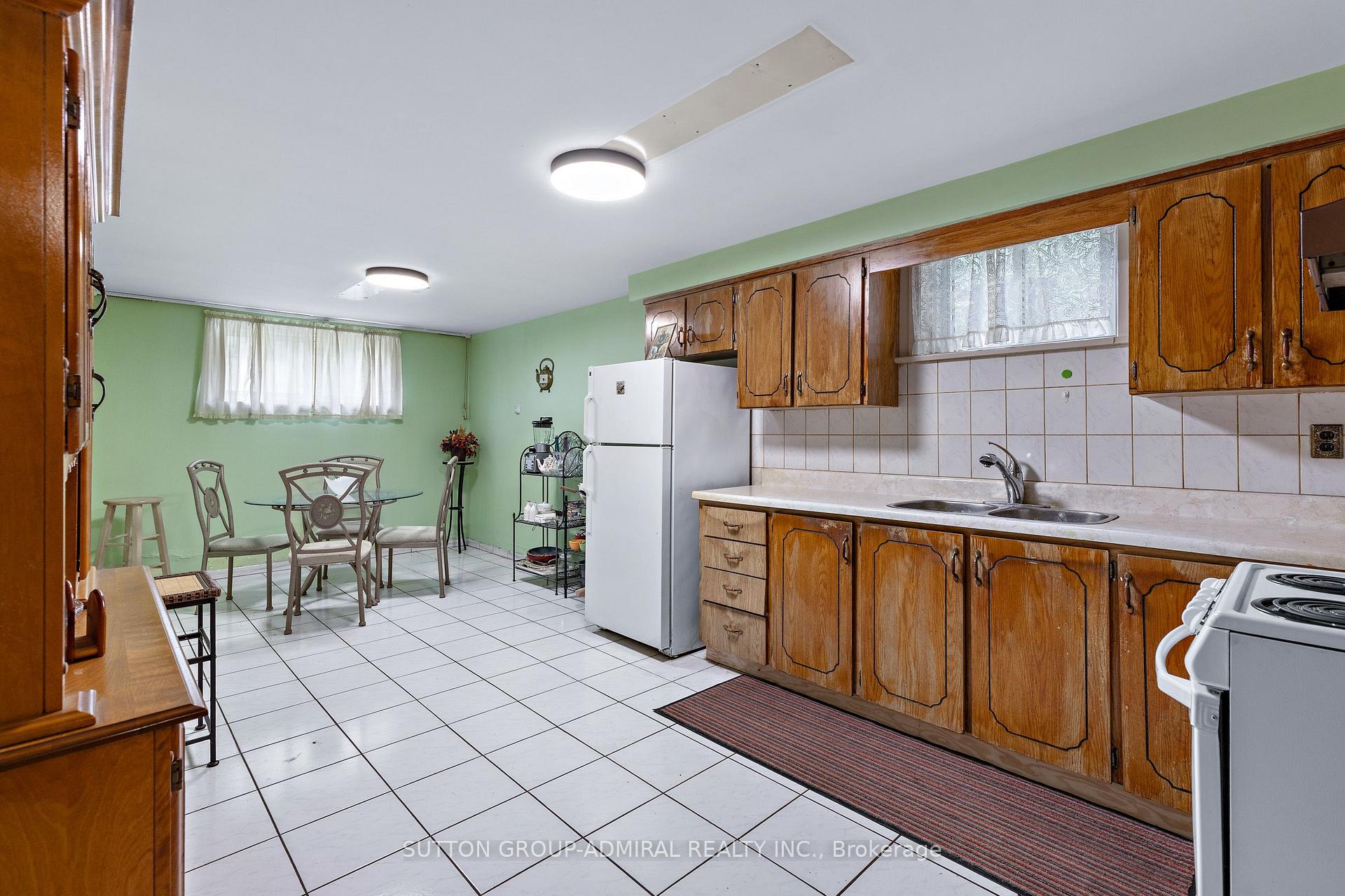 Photo 33 of 201 Derrydown Road, North York, York University Heights — HOMEH