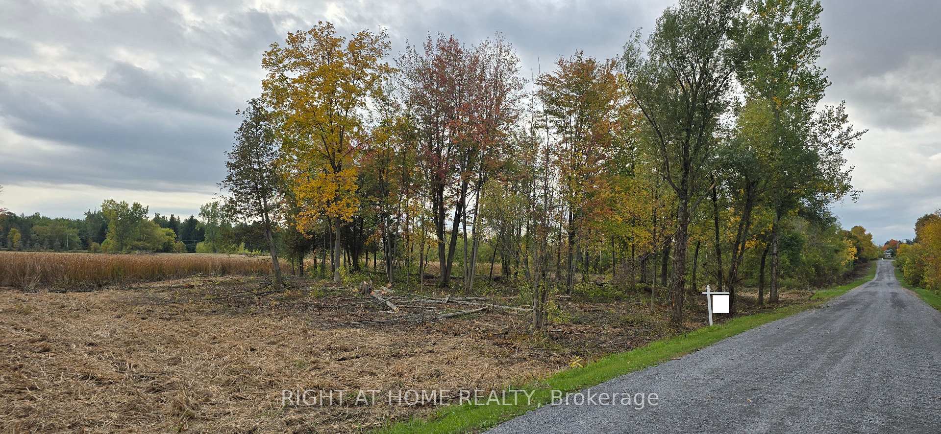 Photo 3 of Sutherland Drive, Ottawa, Manotick South to Roger Stevens — HOMEH