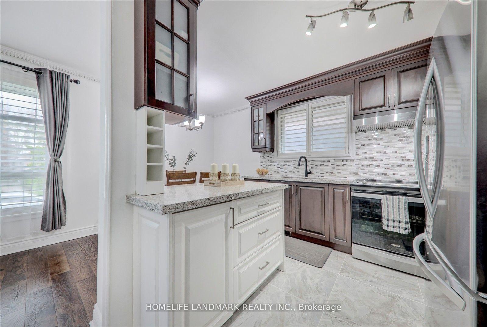 Photo 5 of 71 Sundance Crescent, Scarborough, Woburn — HOMEH
