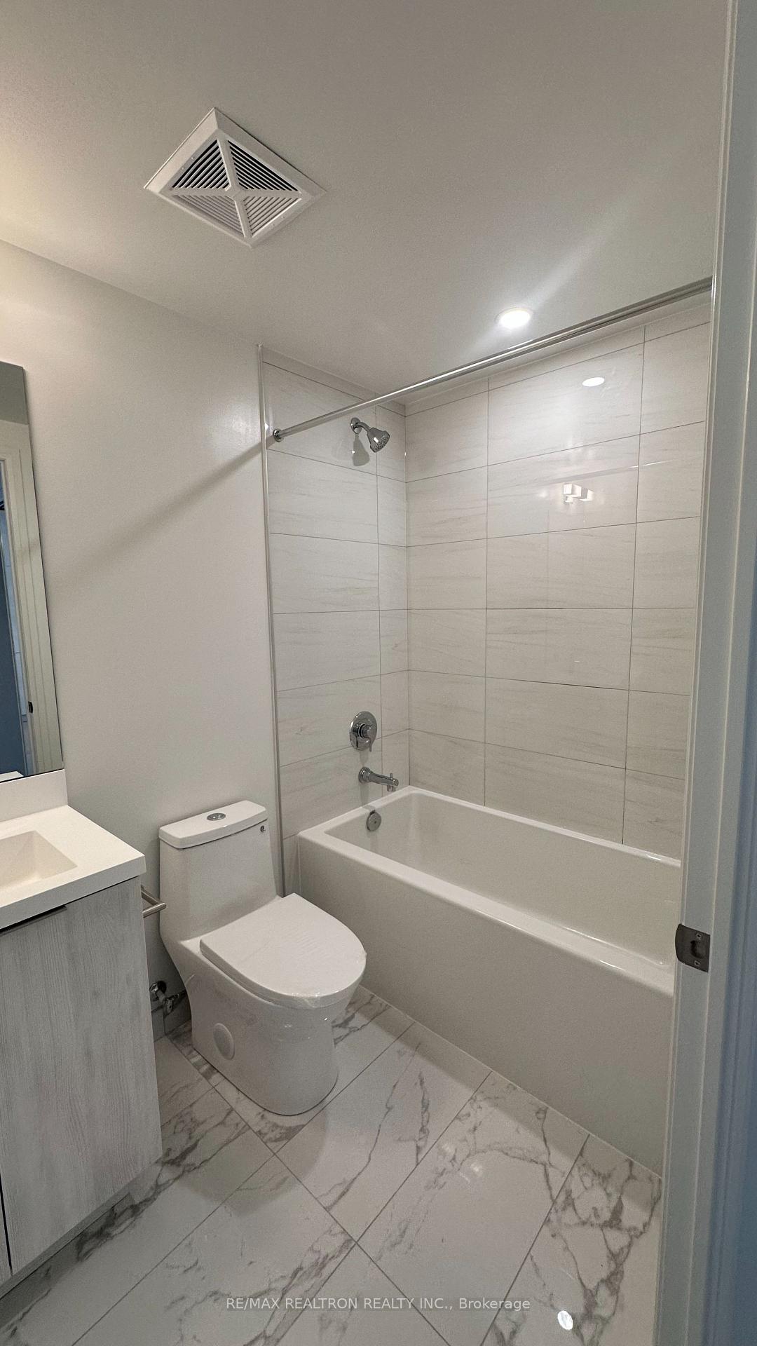 Photo 3 of Unit 2425, 400 King Street W, Toronto, Waterfront Communities — HOMEH
