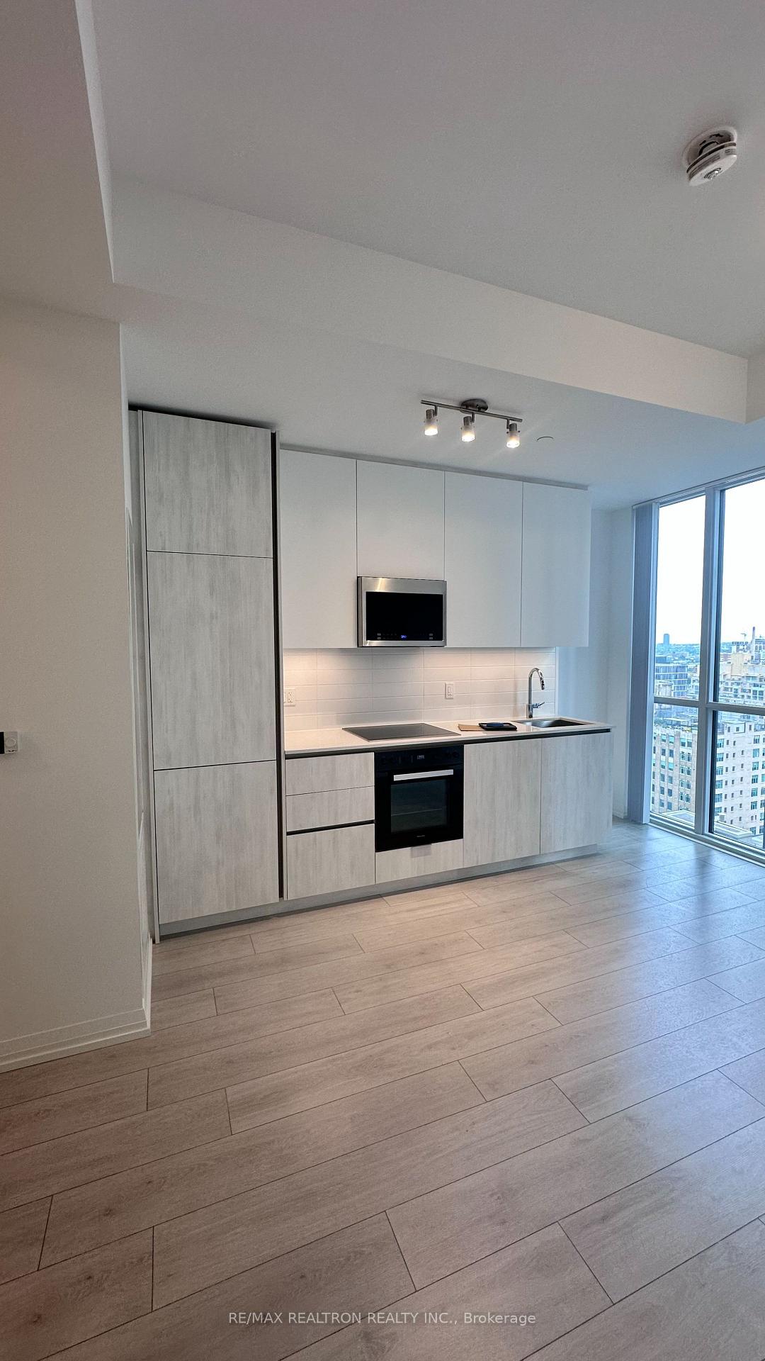 Photo 4 of Unit 2425, 400 King Street W, Toronto, Waterfront Communities — HOMEH
