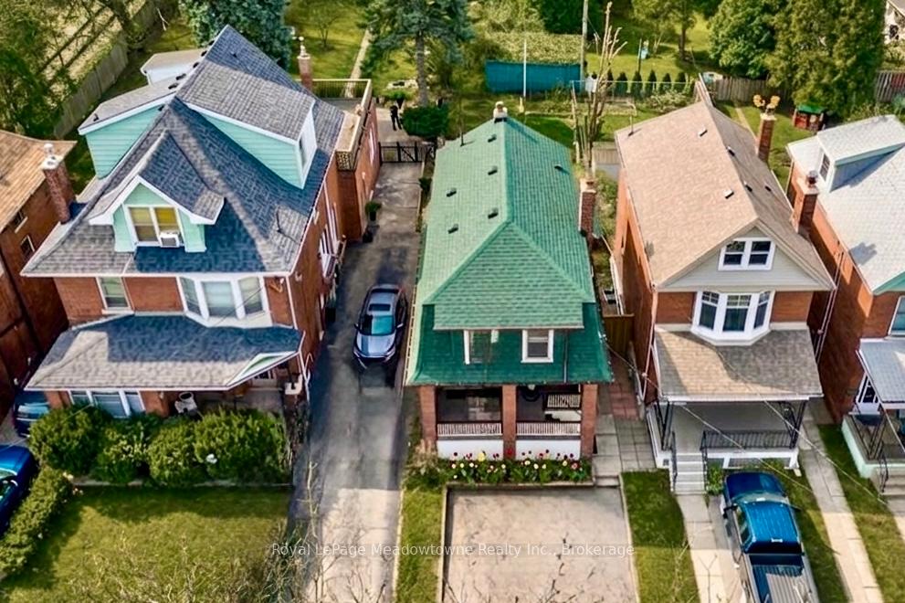 Photo of 216 Maplewood Avenue