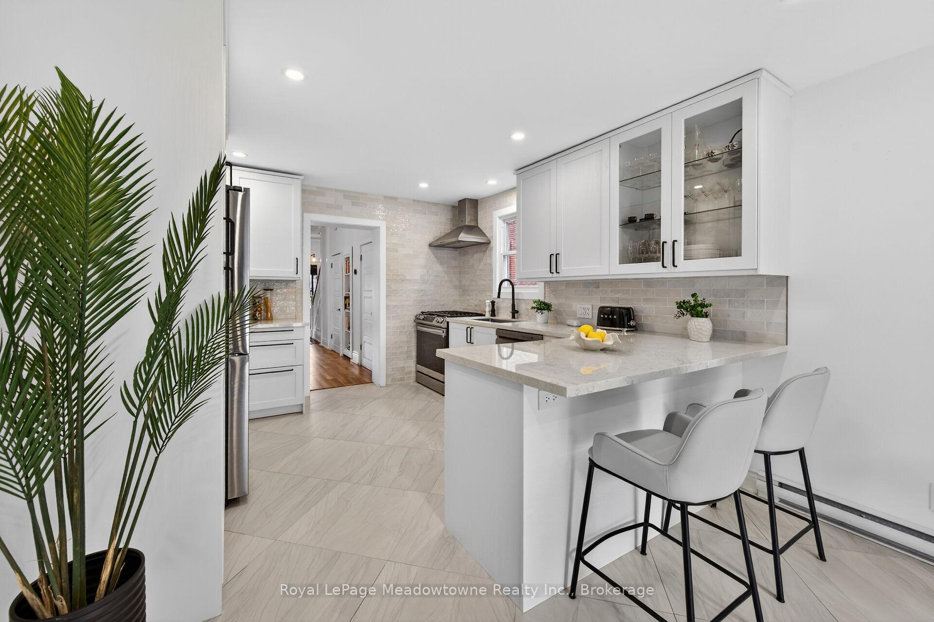 Photo 13 of 216 Maplewood Avenue, Hamilton, Blakeley — HOMEH