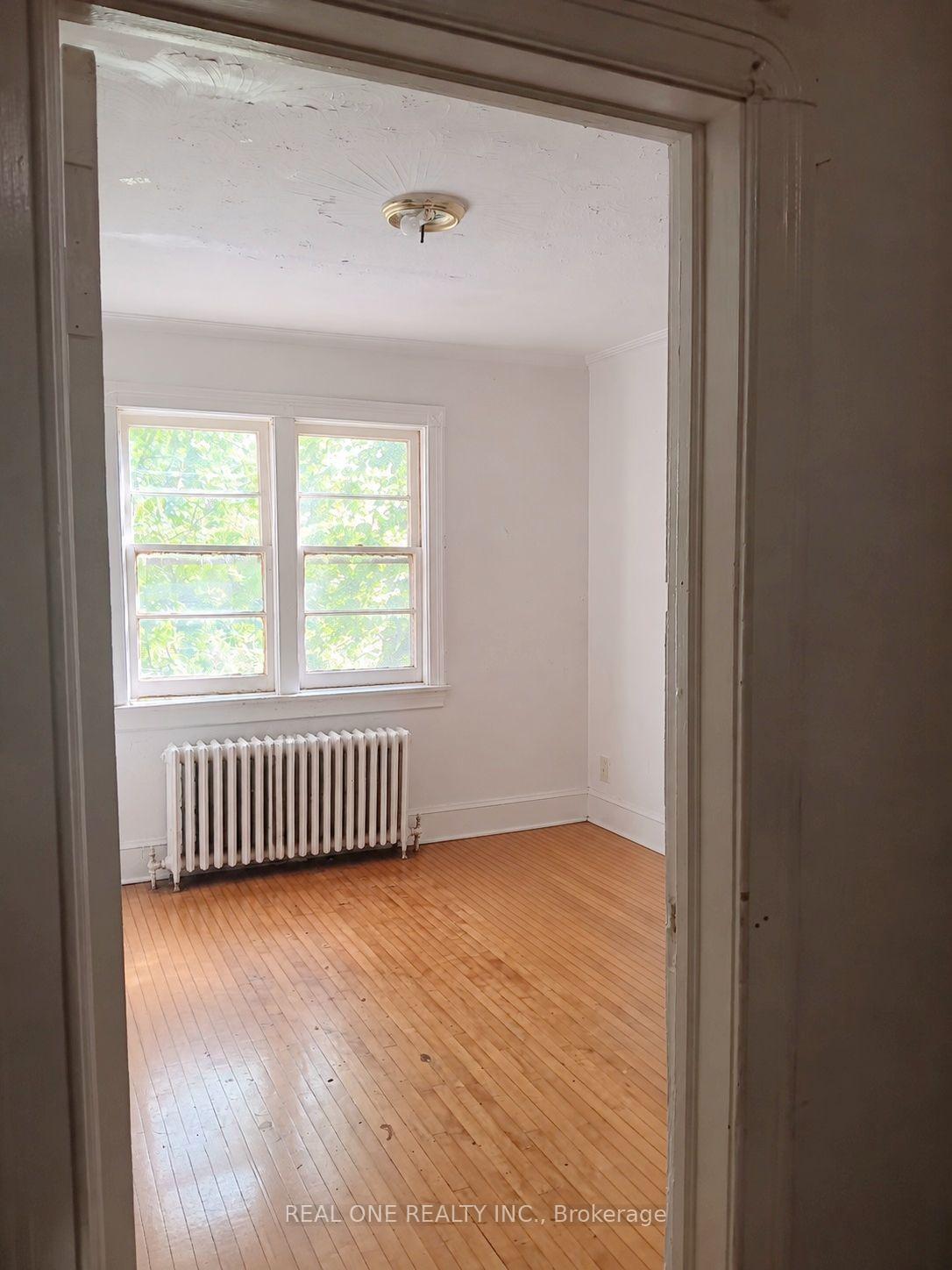 Photo 3 of Unit 2, 104 Twenty Fifth Street, Etobicoke, Long Branch — HOMEH