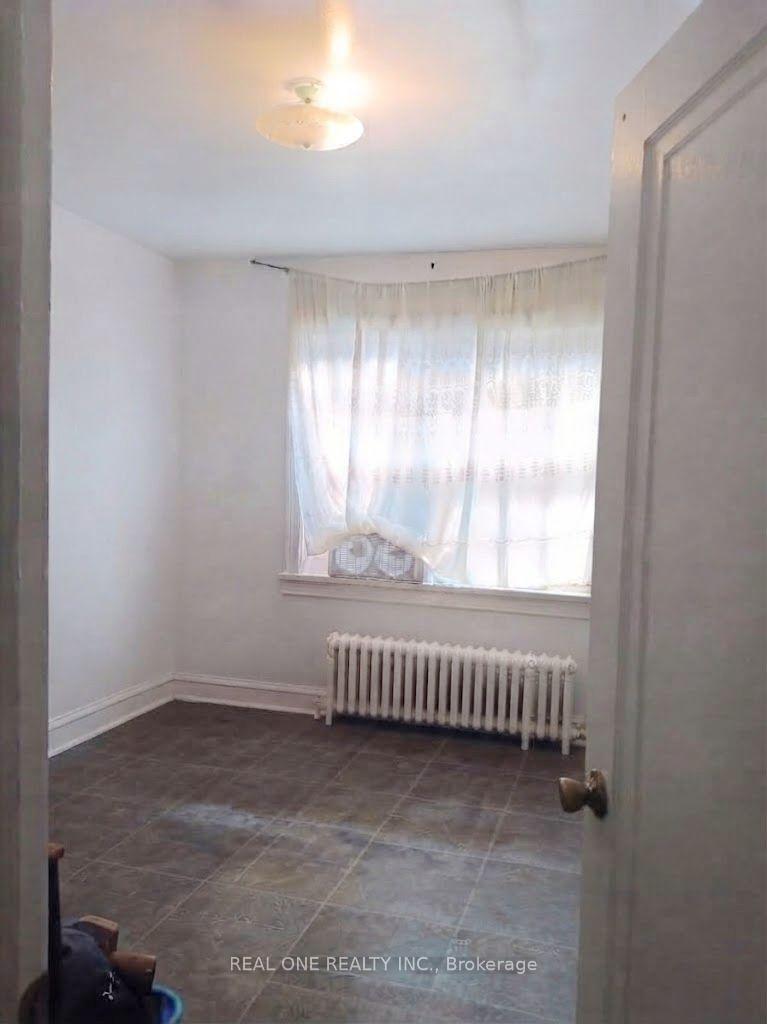 Photo 4 of Unit 2, 104 Twenty Fifth Street, Etobicoke, Long Branch — HOMEH