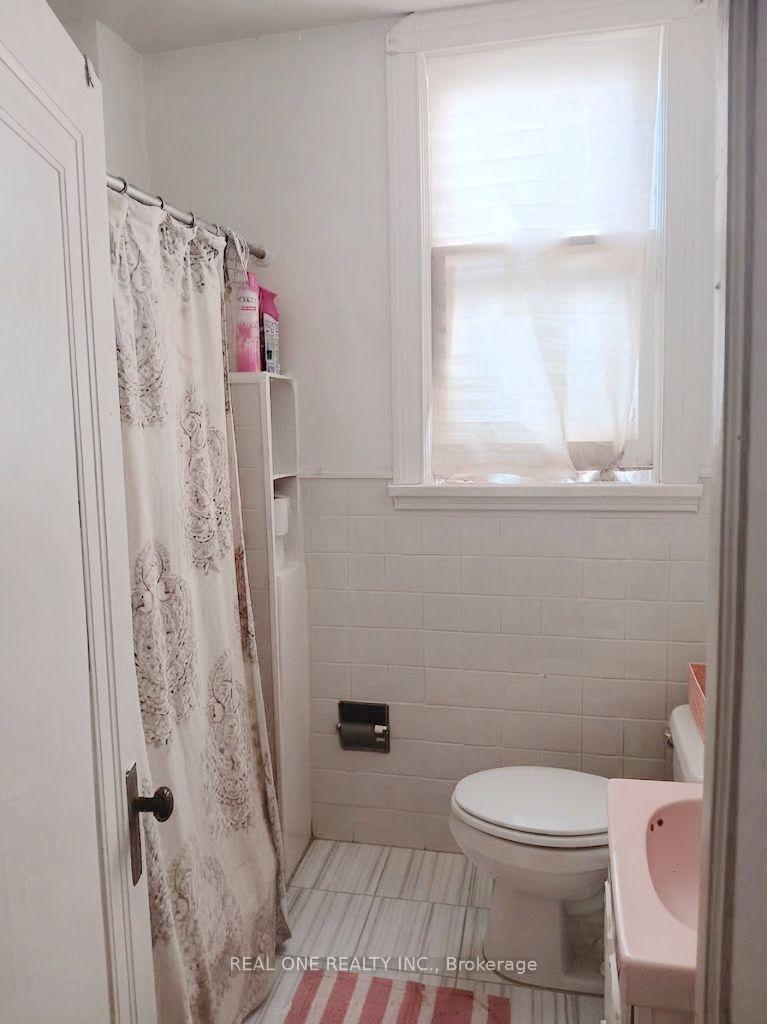 Photo 5 of Unit 2, 104 Twenty Fifth Street, Etobicoke, Long Branch — HOMEH